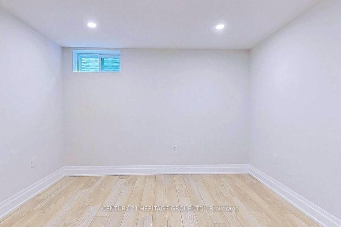 Photo 15 of 44 Devins Drive, Aurora, Aurora Heights — HOMEH