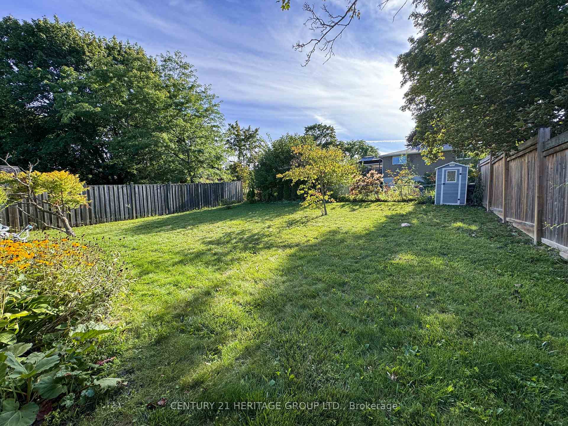Photo 20 of 44 Devins Drive, Aurora, Aurora Heights — HOMEH