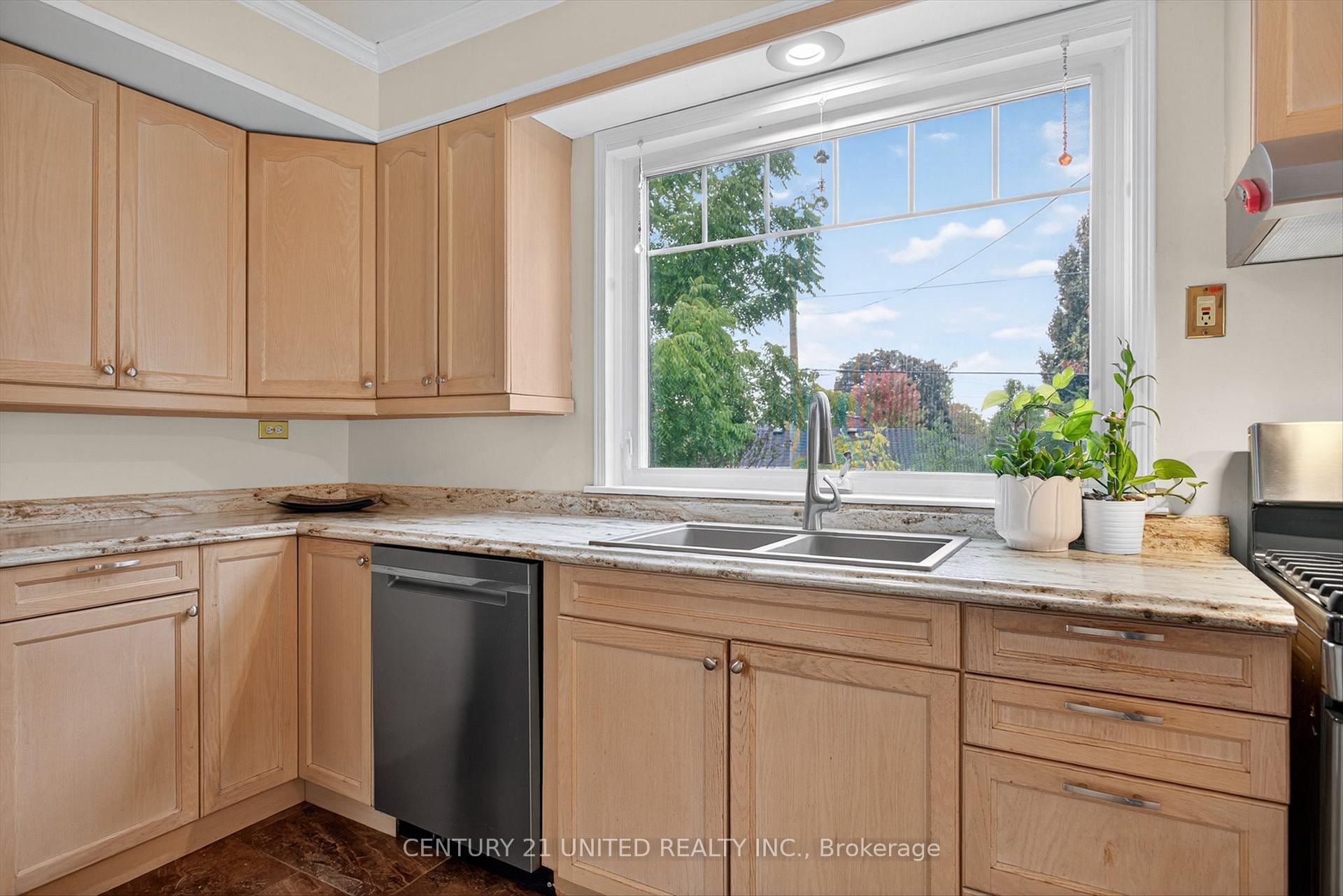 Photo 13 of 681 Weller Street, Peterborough, Town Ward 3 — HOMEH