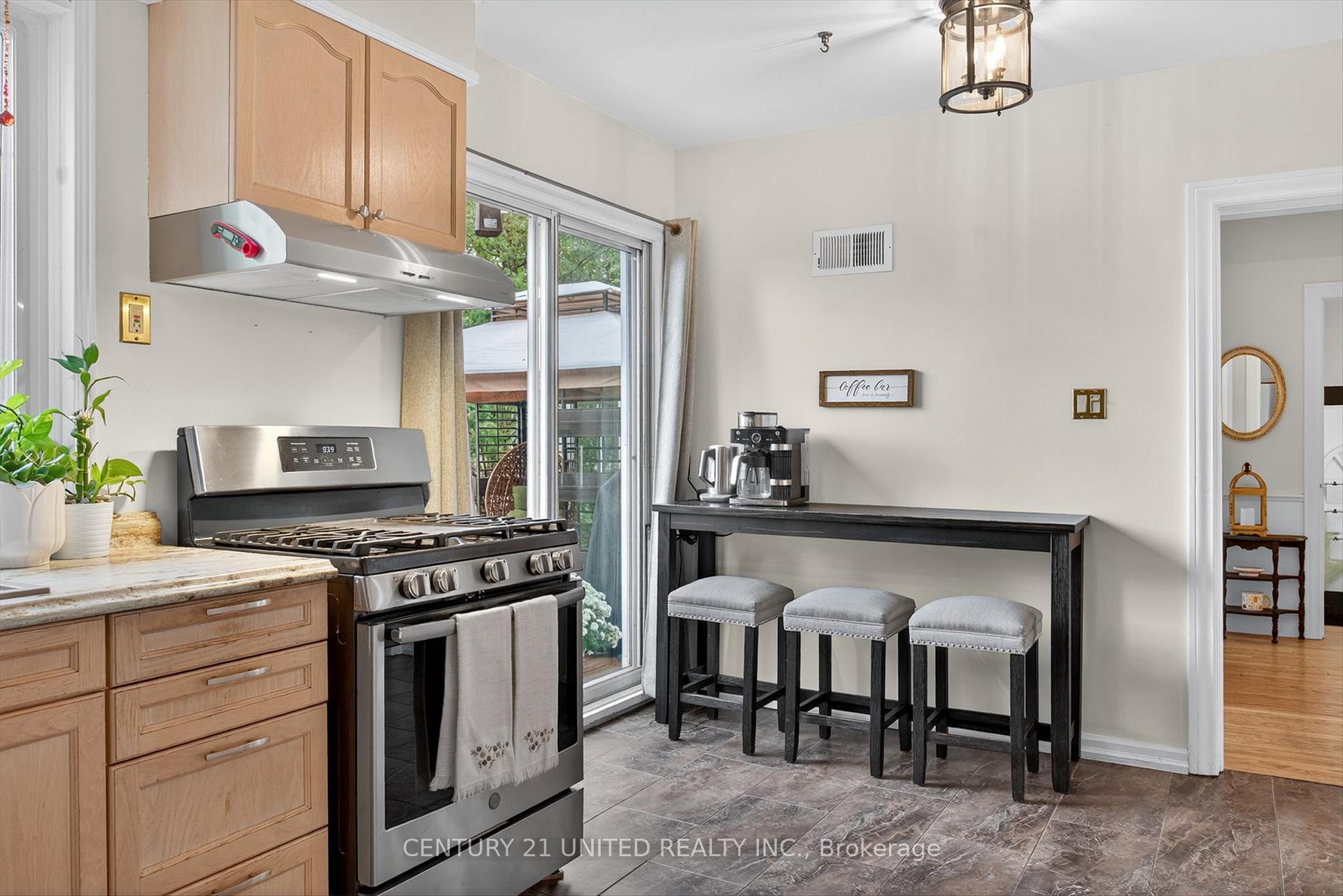 Photo 14 of 681 Weller Street, Peterborough, Town Ward 3 — HOMEH