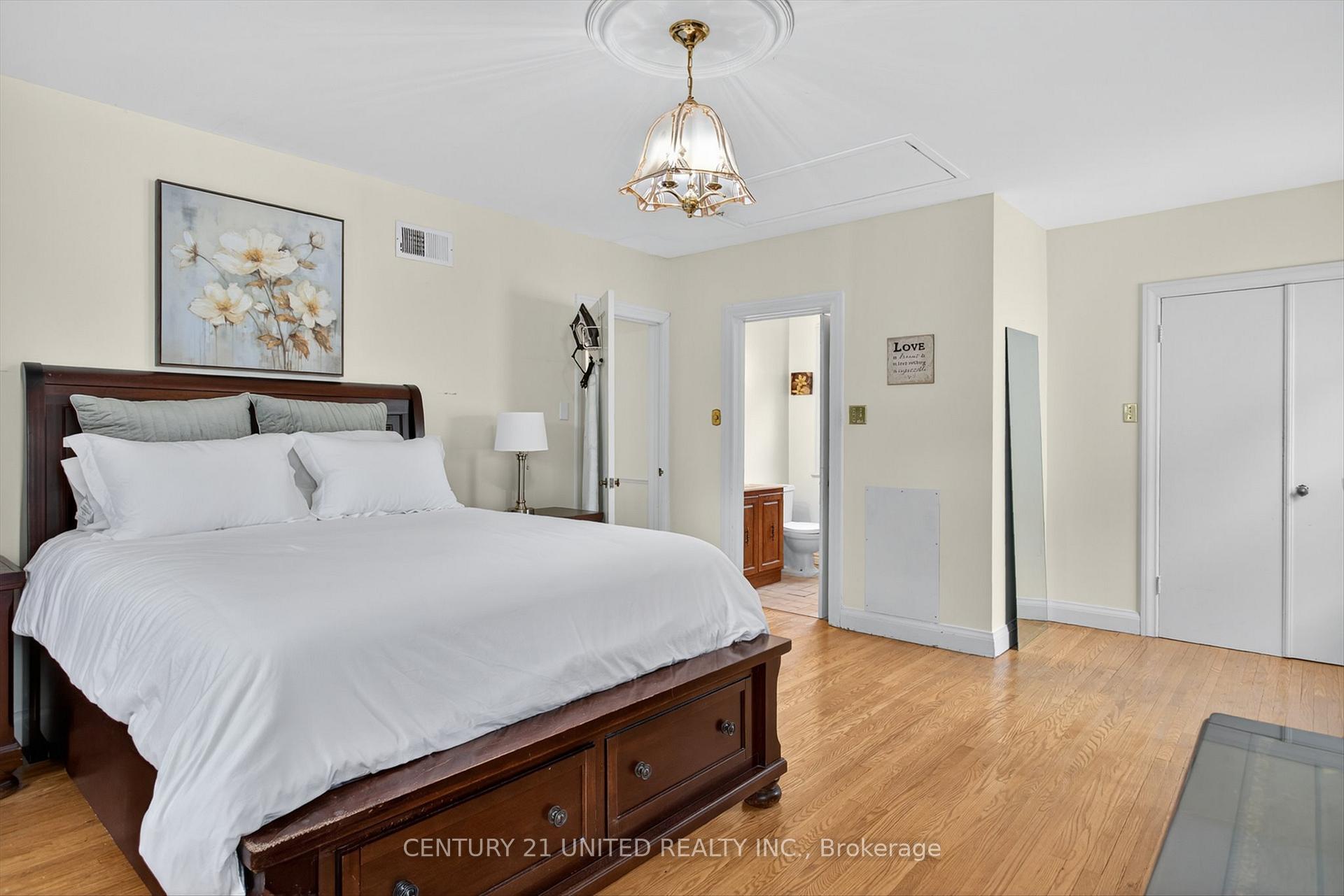 Photo 19 of 681 Weller Street, Peterborough, Town Ward 3 — HOMEH