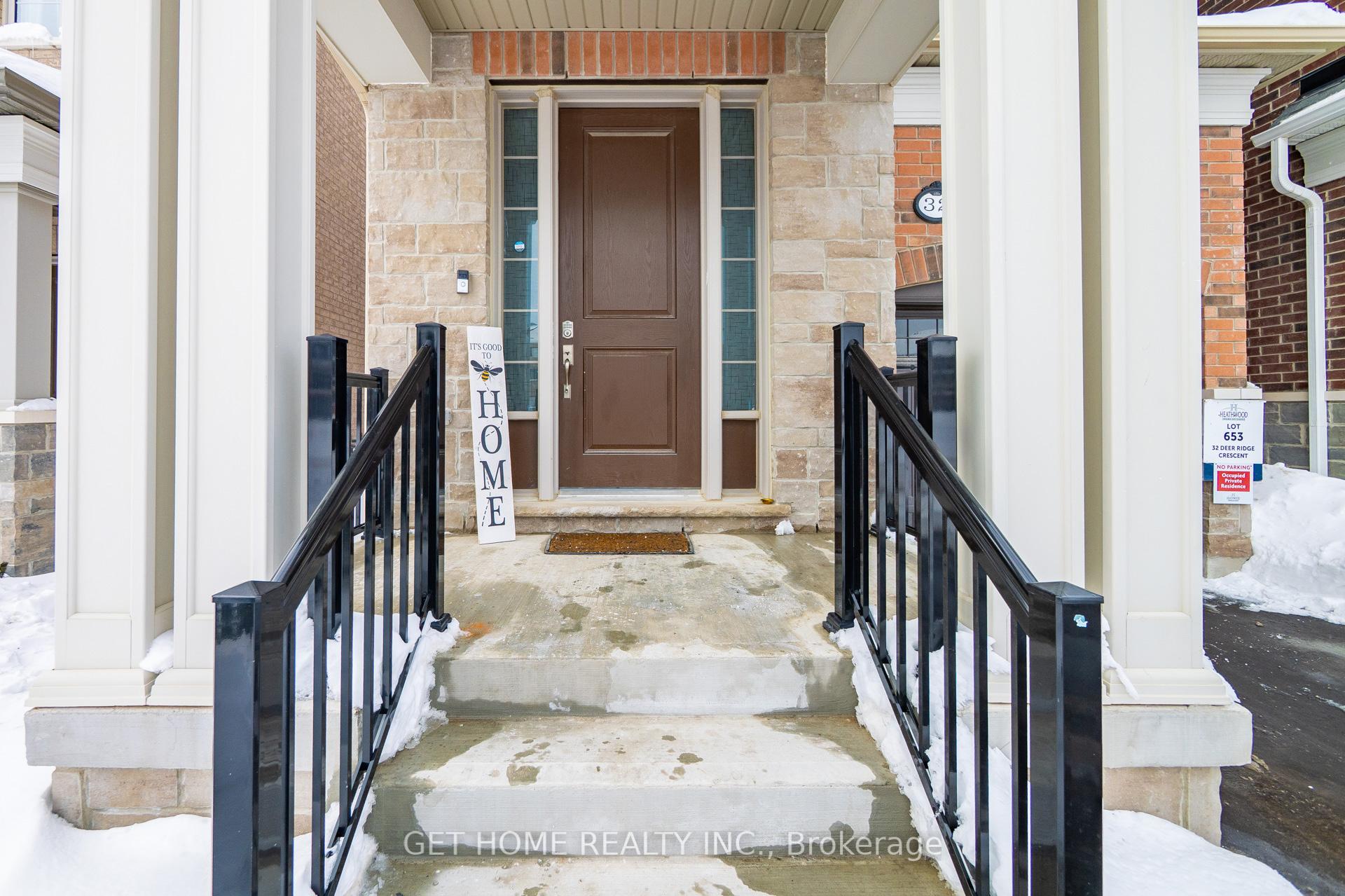 Photo 3 of 32 Deer Ridge Crescent, Whitby, Rural Whitby — HOMEH