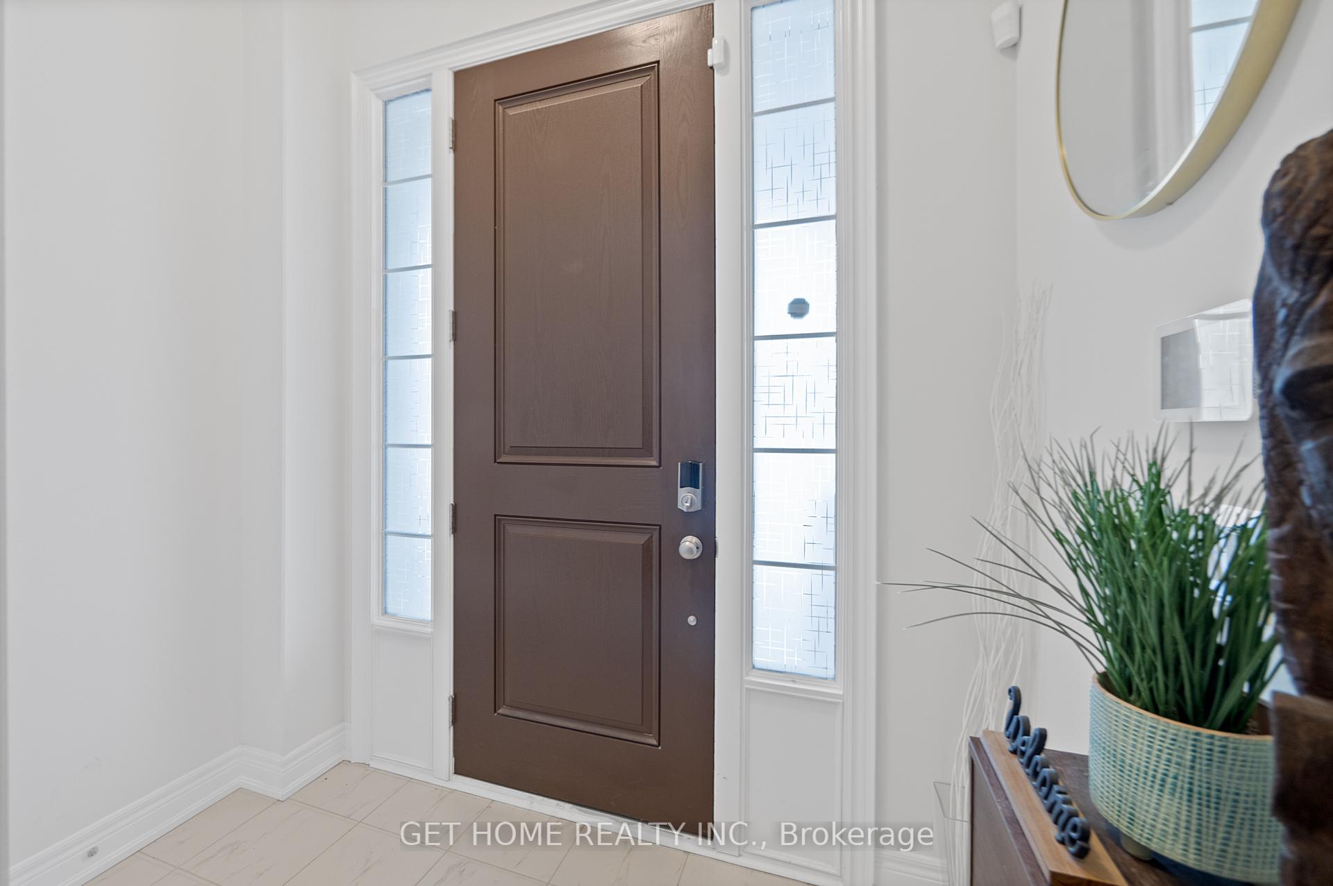 Photo 4 of 32 Deer Ridge Crescent, Whitby, Rural Whitby — HOMEH