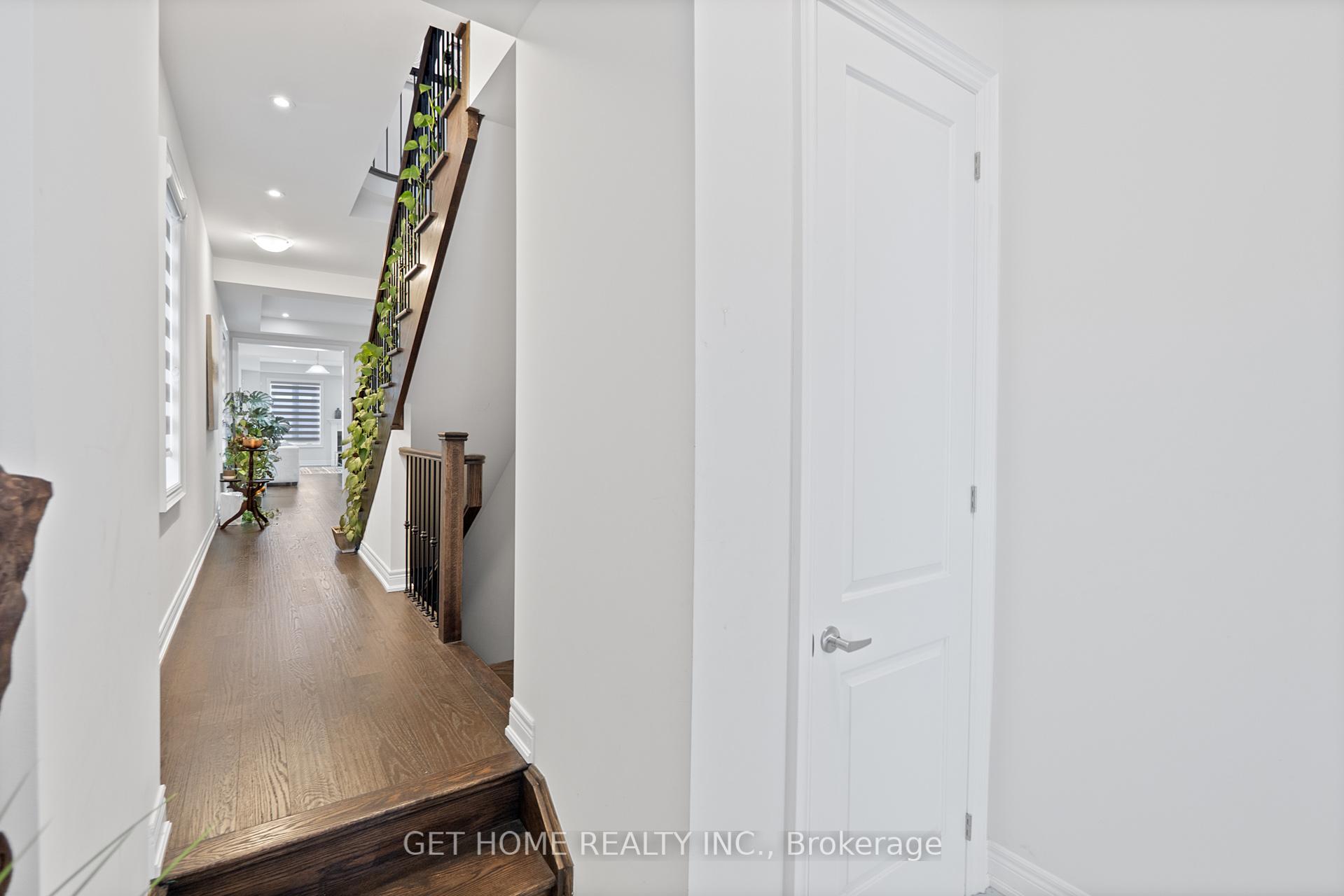 Photo 5 of 32 Deer Ridge Crescent, Whitby, Rural Whitby — HOMEH