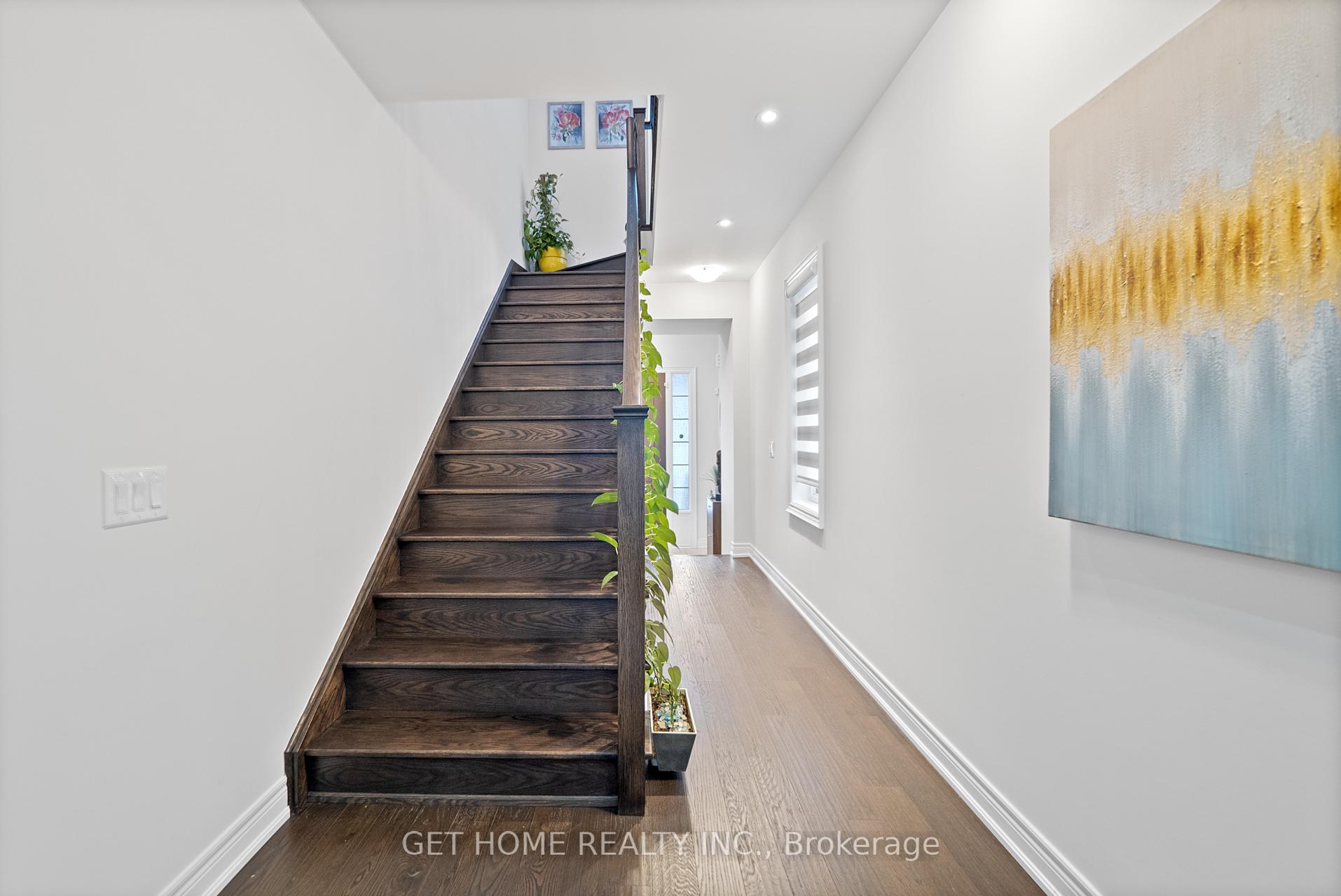 Photo 8 of 32 Deer Ridge Crescent, Whitby, Rural Whitby — HOMEH