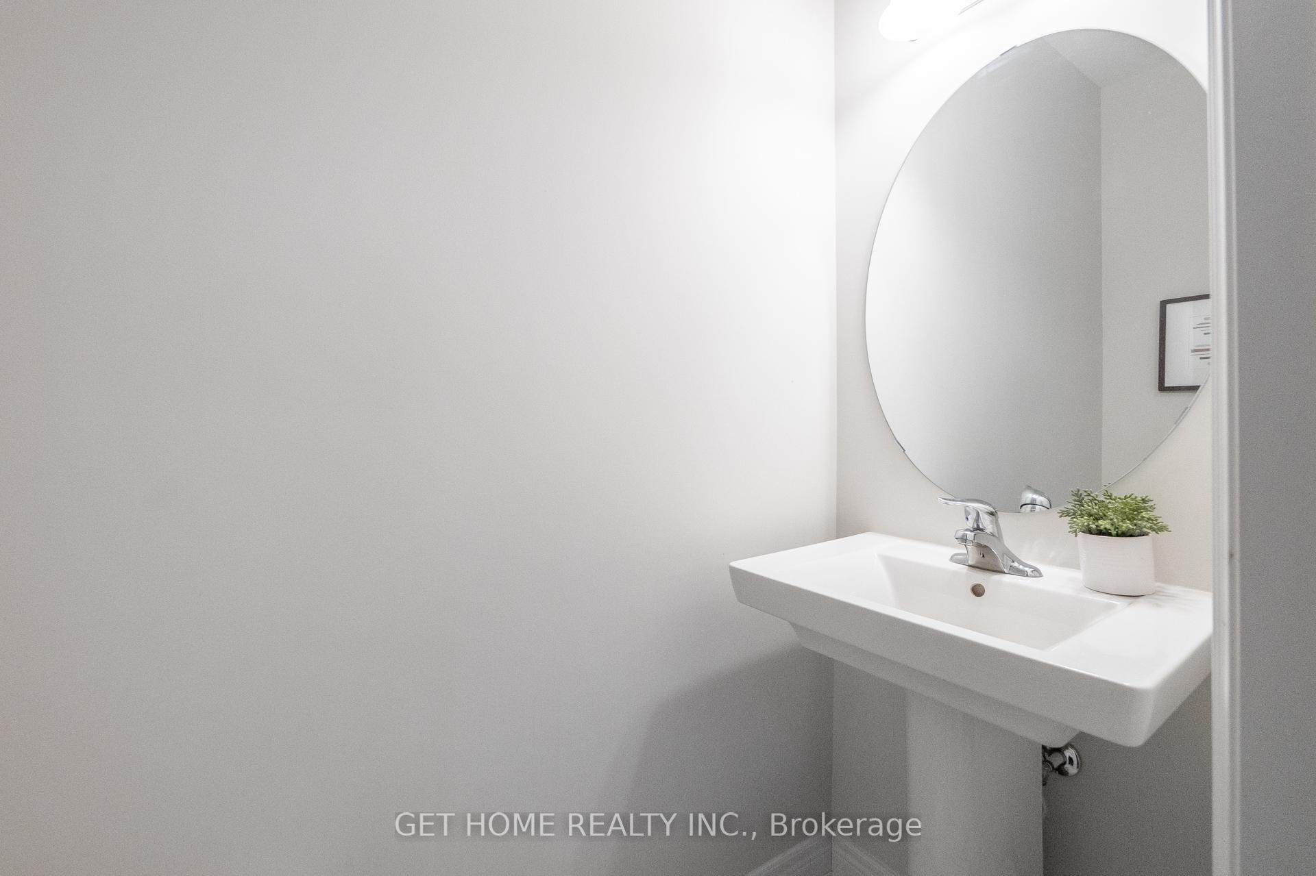 Photo 10 of 32 Deer Ridge Crescent, Whitby, Rural Whitby — HOMEH