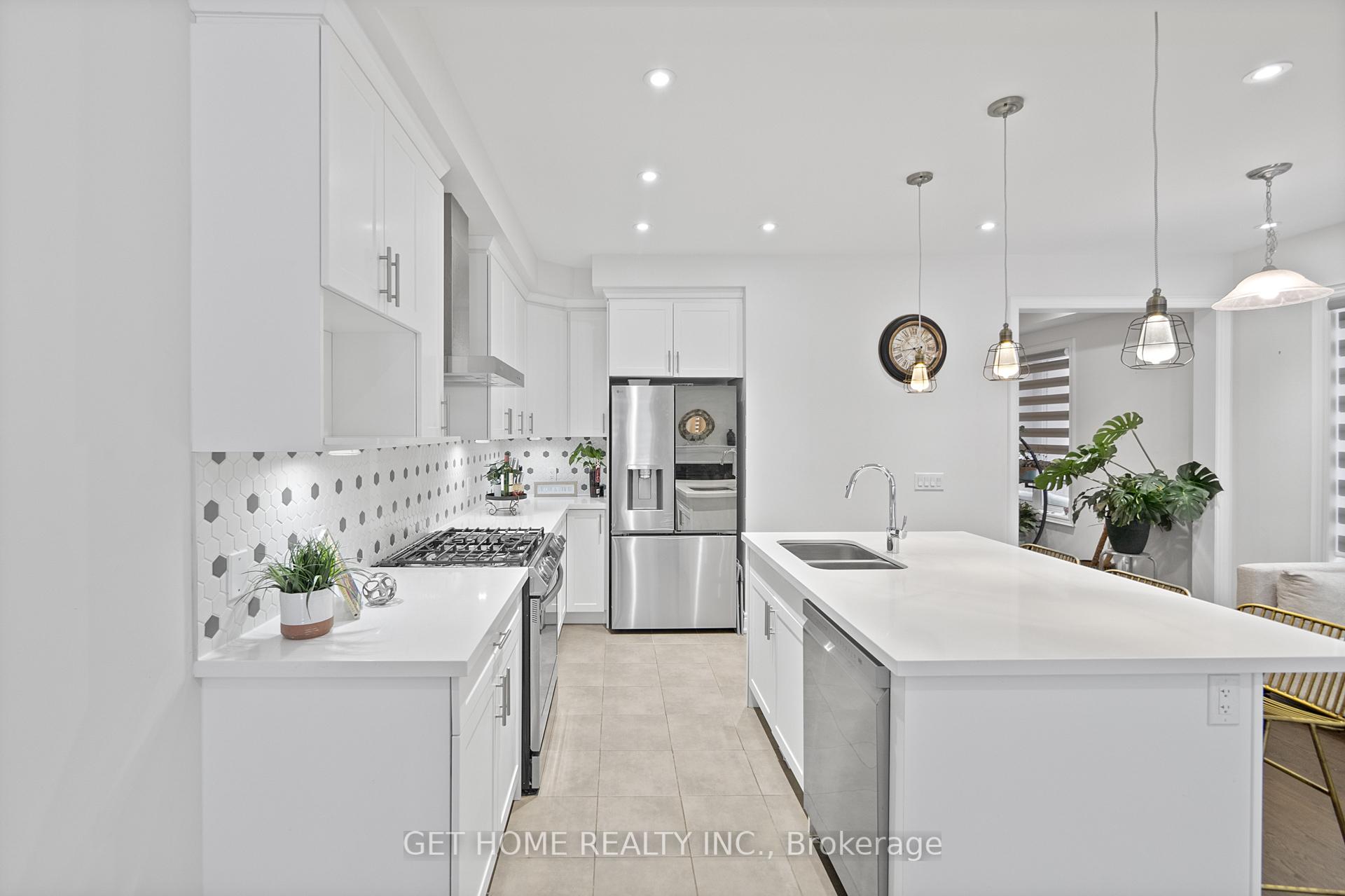 Photo 15 of 32 Deer Ridge Crescent, Whitby, Rural Whitby — HOMEH