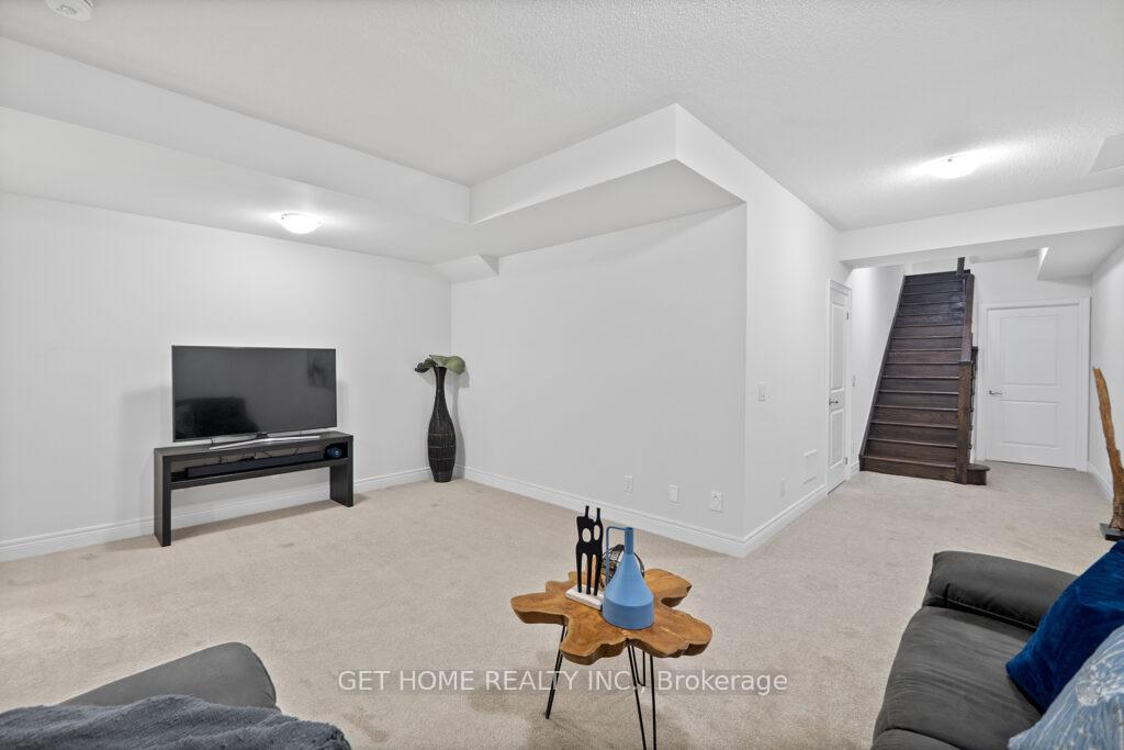 Photo 42 of 32 Deer Ridge Crescent, Whitby, Rural Whitby — HOMEH