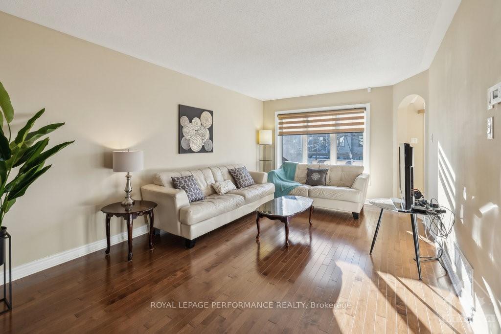 Photo 4 of 106 Waterfern Way, Ottawa, Avalon East — HOMEH