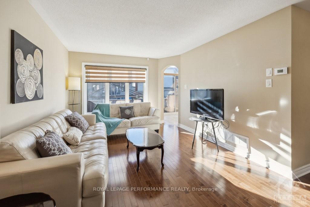 Photo 5 of 106 Waterfern Way, Ottawa, Avalon East — HOMEH