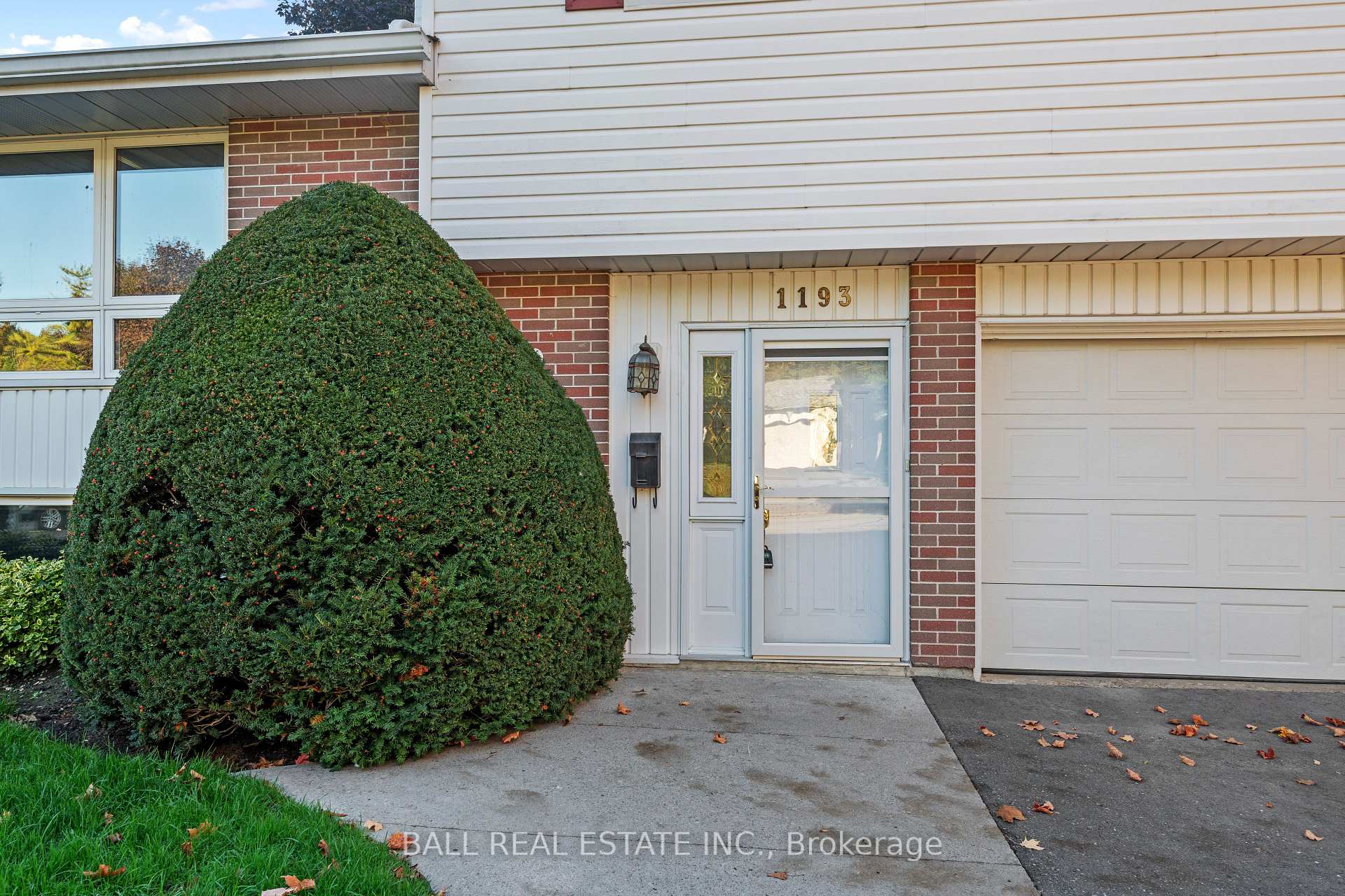 Photo 4 of 1193 Edmison Drive, Peterborough, Northcrest Ward 5 — HOMEH