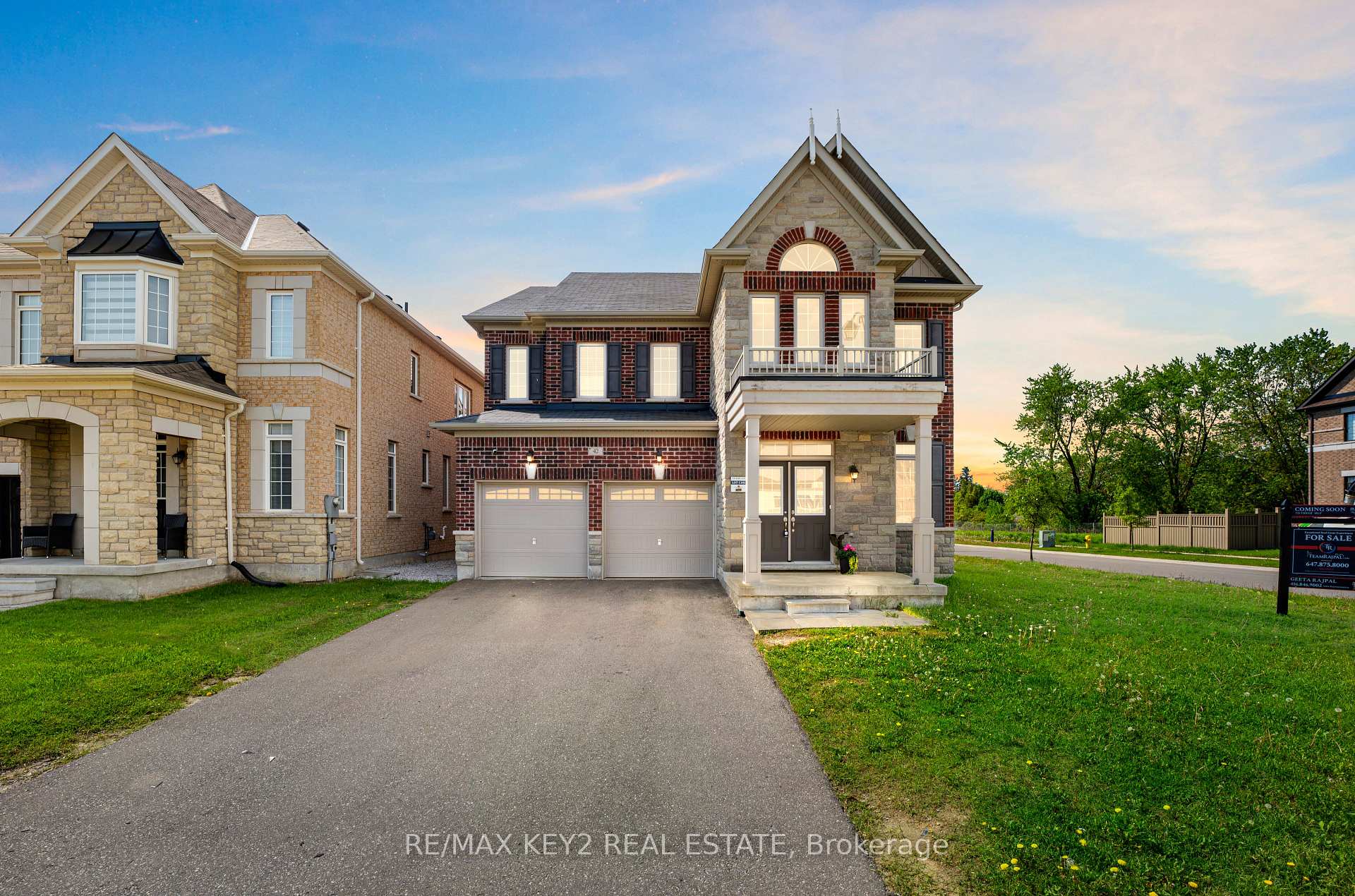 Photo 1 of 42 Boone Crescent, Vaughan, Kleinburg — HOMEH