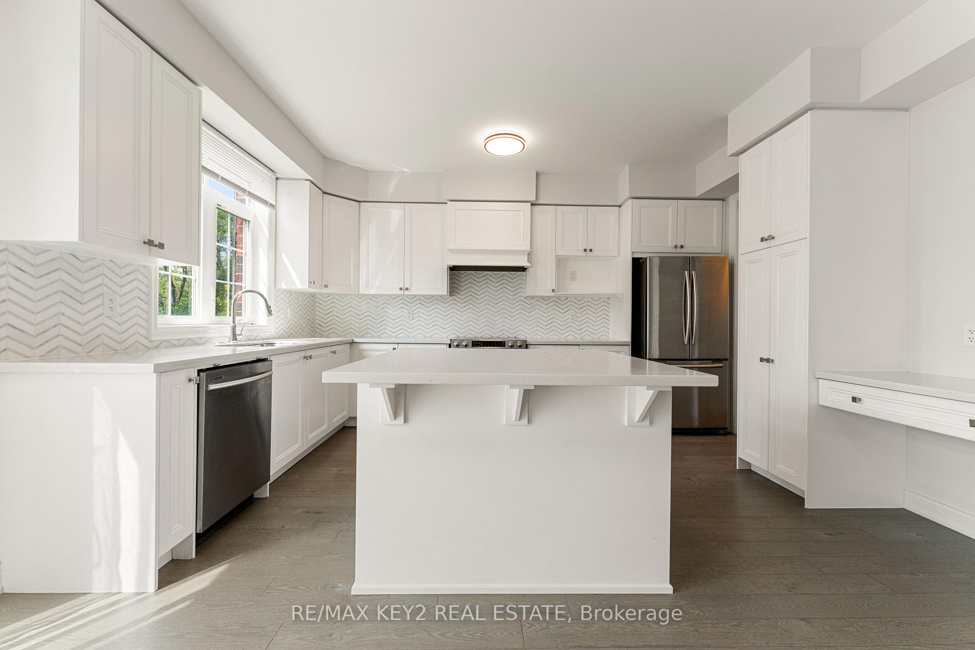 Photo 9 of 42 Boone Crescent, Vaughan, Kleinburg — HOMEH