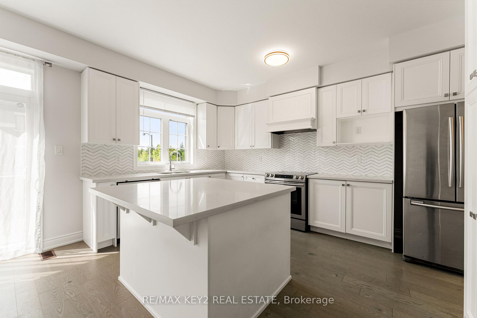 Photo 11 of 42 Boone Crescent, Vaughan, Kleinburg — HOMEH