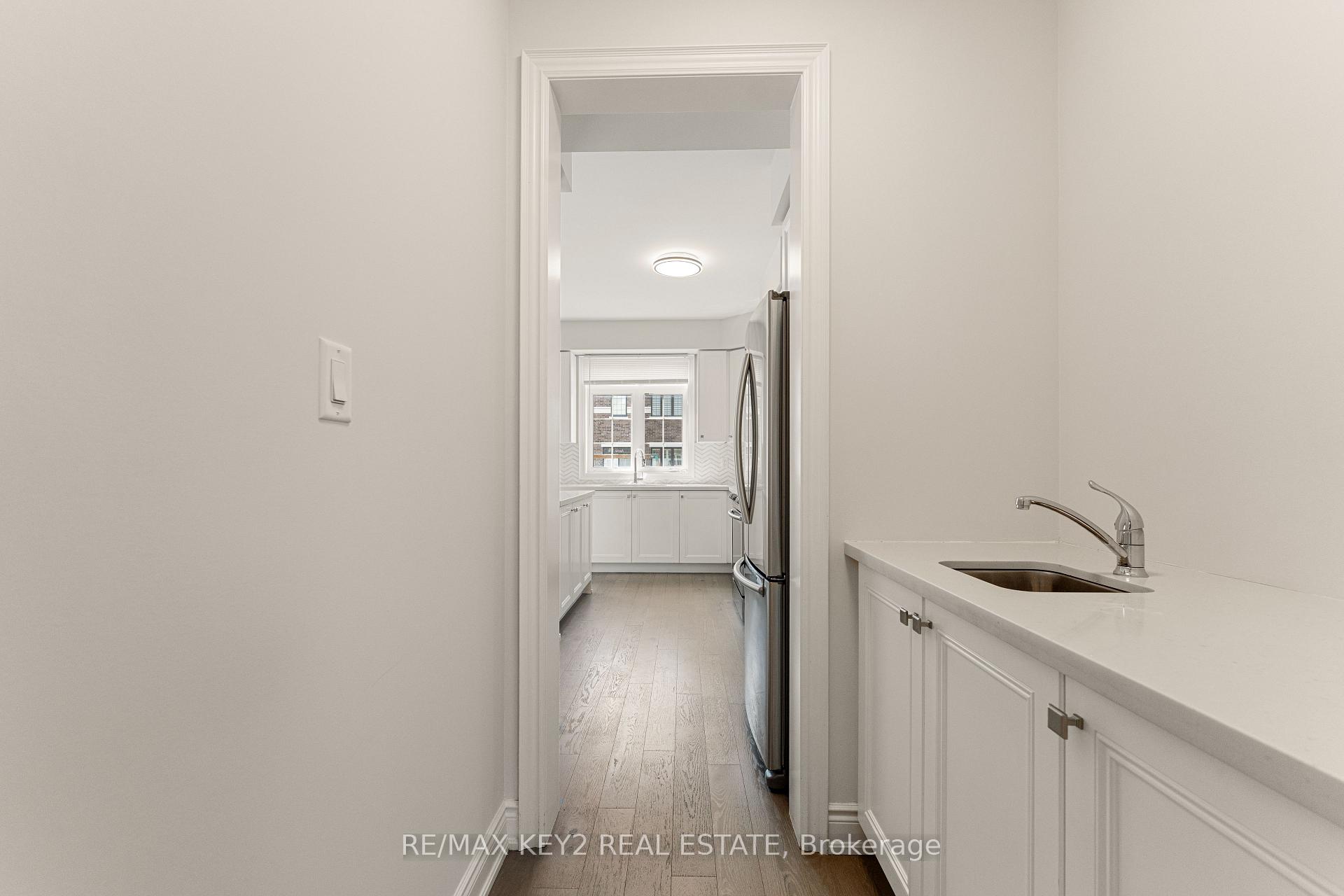 Photo 12 of 42 Boone Crescent, Vaughan, Kleinburg — HOMEH