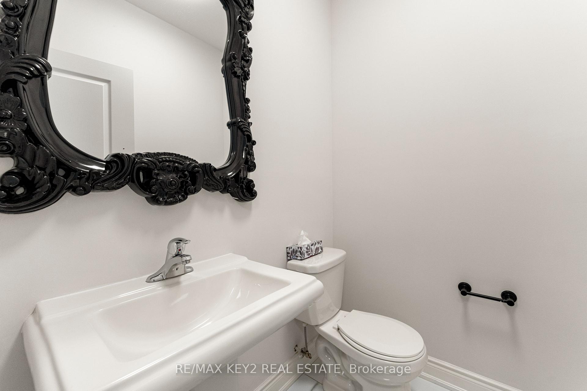 Photo 13 of 42 Boone Crescent, Vaughan, Kleinburg — HOMEH