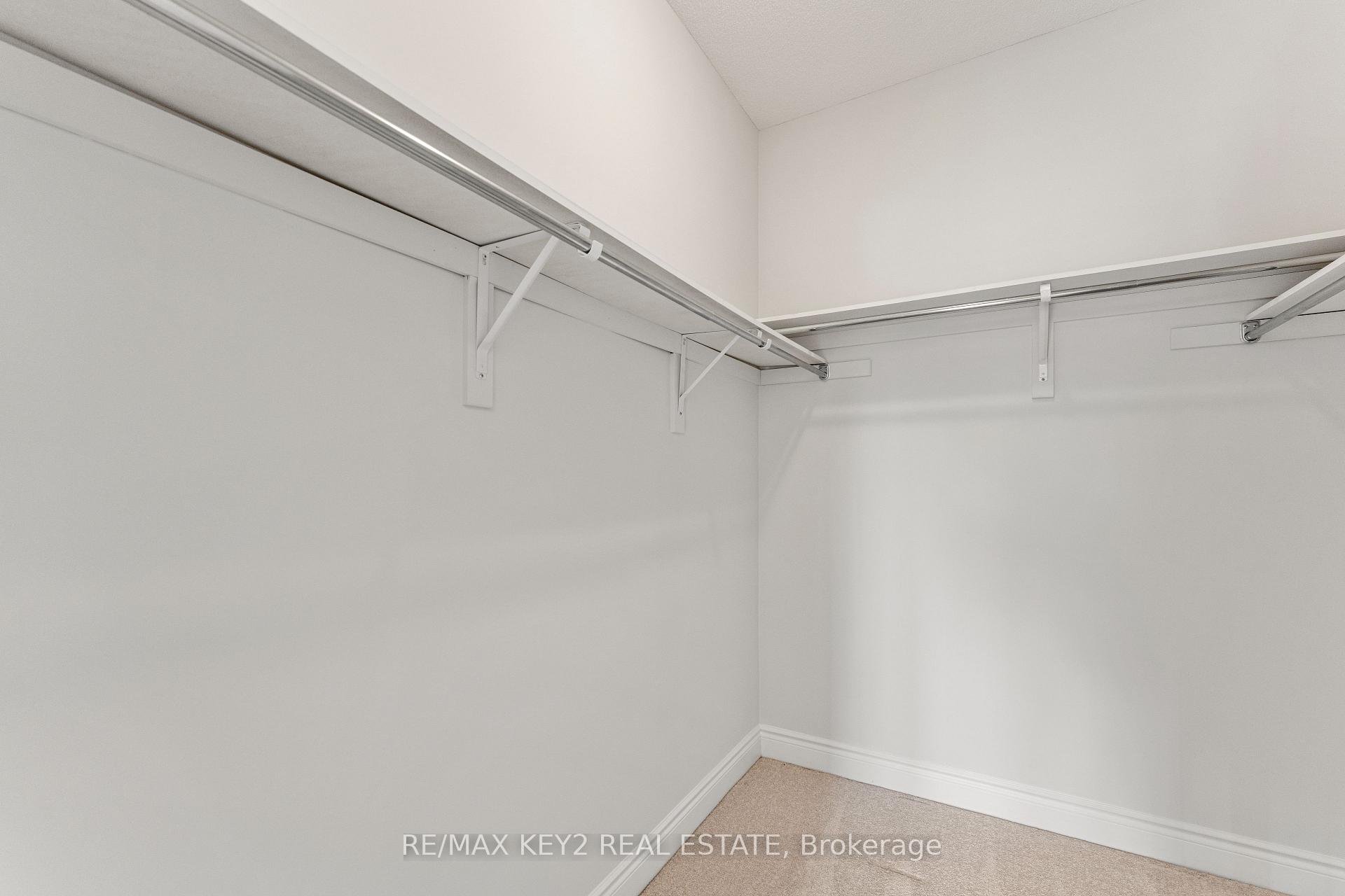 Photo 18 of 42 Boone Crescent, Vaughan, Kleinburg — HOMEH