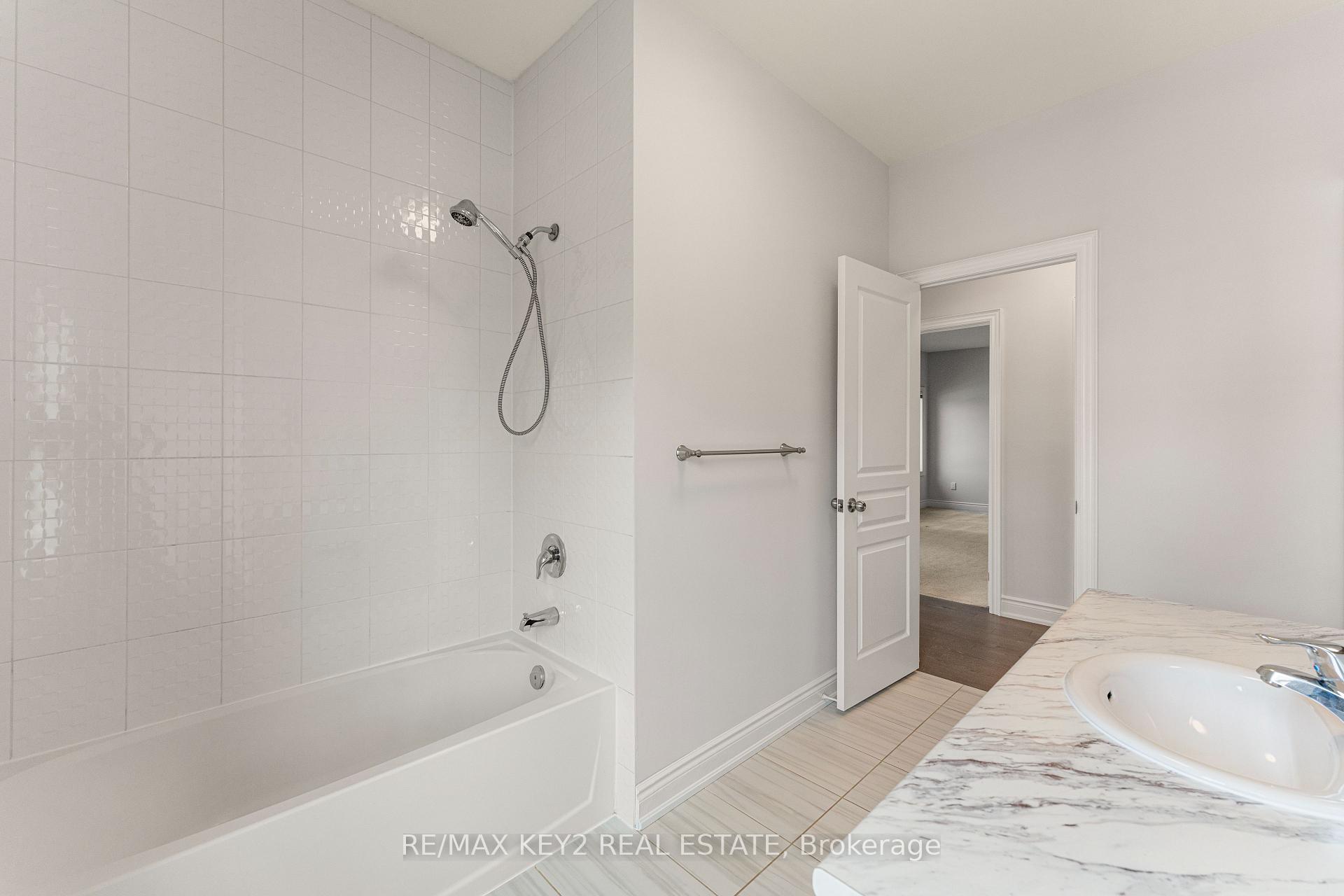 Photo 24 of 42 Boone Crescent, Vaughan, Kleinburg — HOMEH