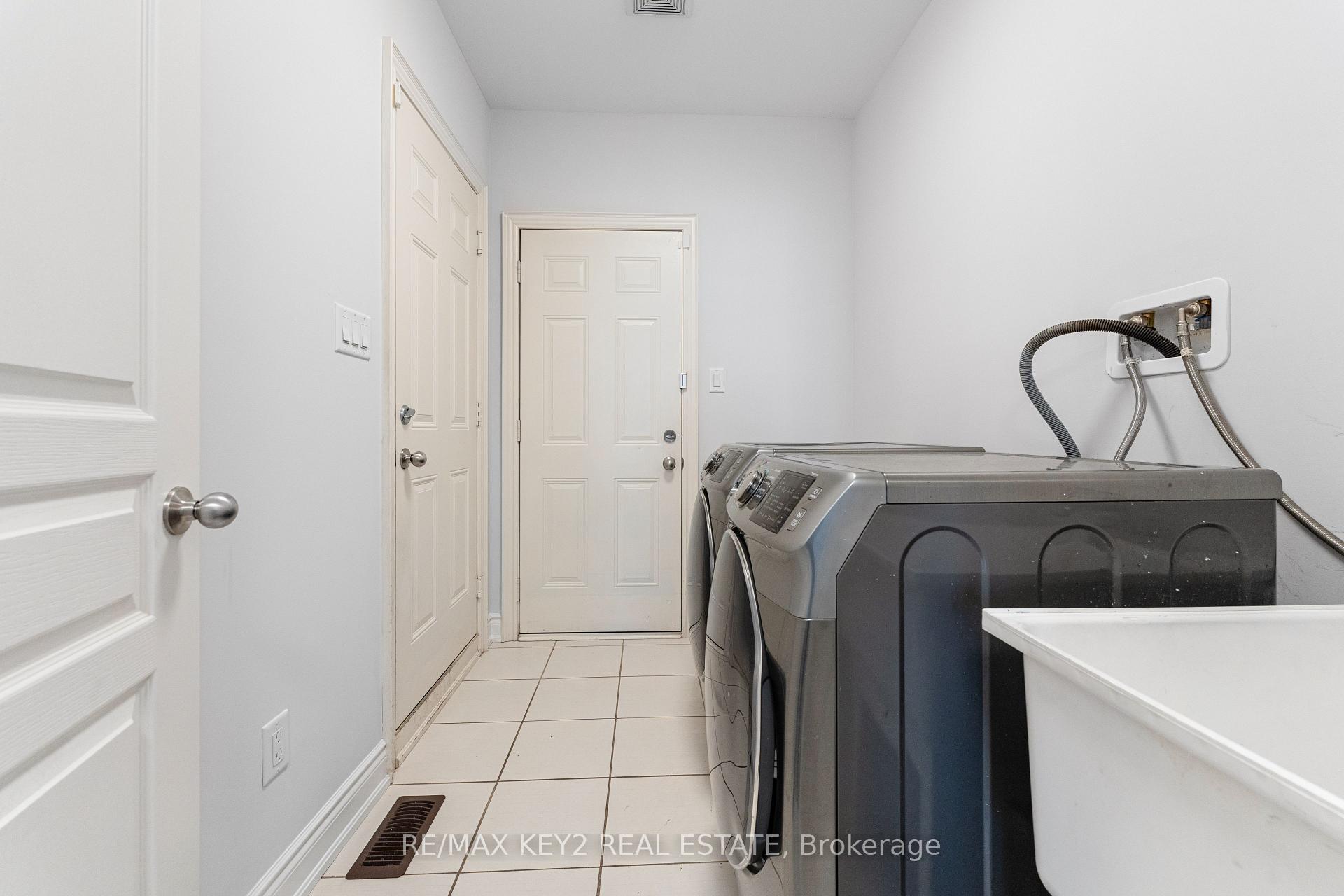 Photo 25 of 42 Boone Crescent, Vaughan, Kleinburg — HOMEH