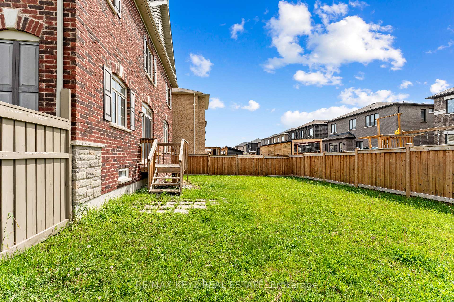 Photo 26 of 42 Boone Crescent, Vaughan, Kleinburg — HOMEH