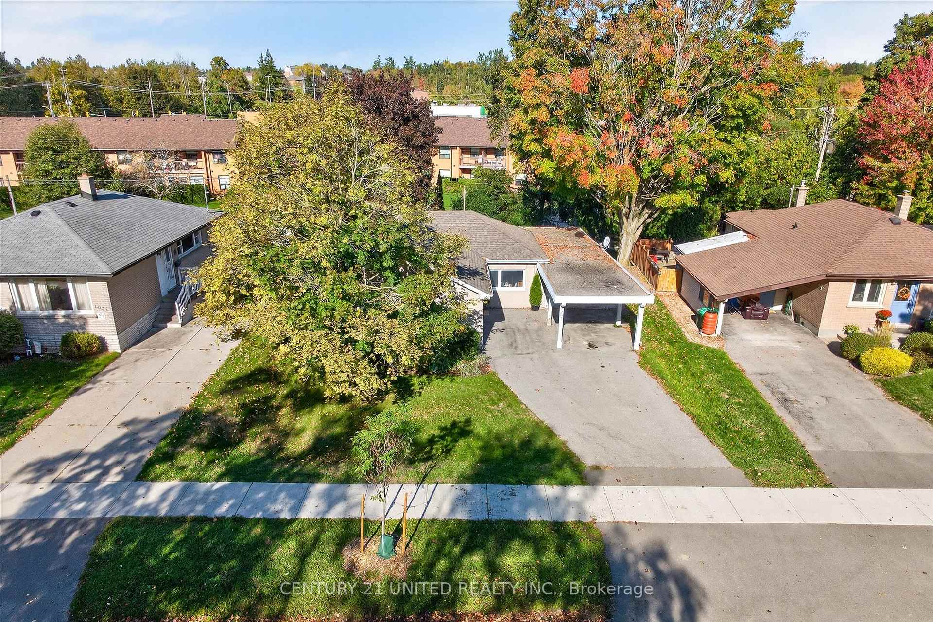 Photo 3 of 1037 Glebemount Crescent, Peterborough, Northcrest Ward 5 — HOMEH