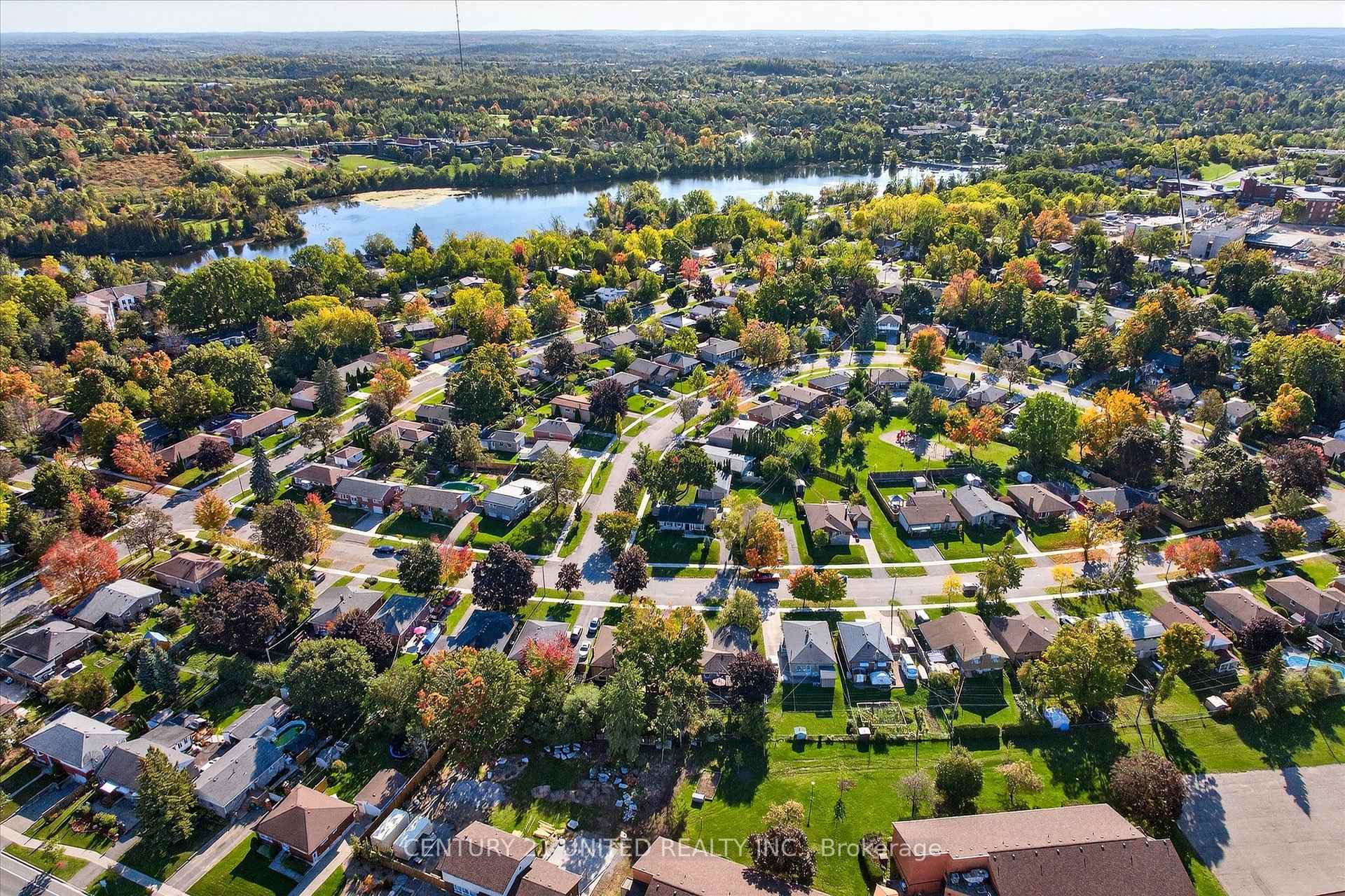 Photo 4 of 1037 Glebemount Crescent, Peterborough, Northcrest Ward 5 — HOMEH
