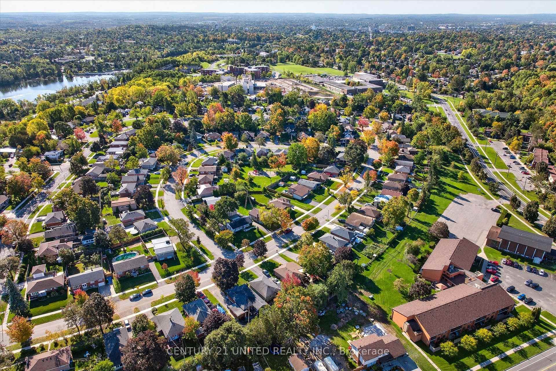 Photo 5 of 1037 Glebemount Crescent, Peterborough, Northcrest Ward 5 — HOMEH