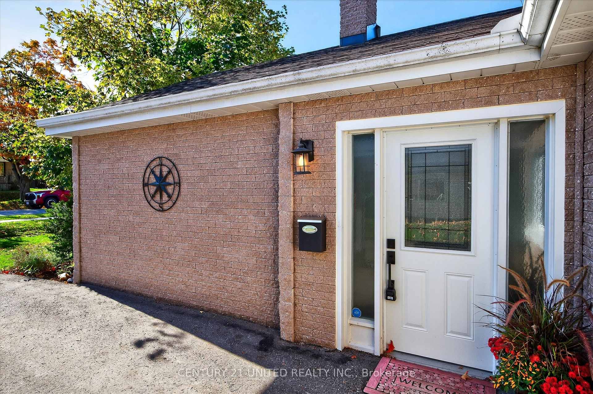 Photo 8 of 1037 Glebemount Crescent, Peterborough, Northcrest Ward 5 — HOMEH