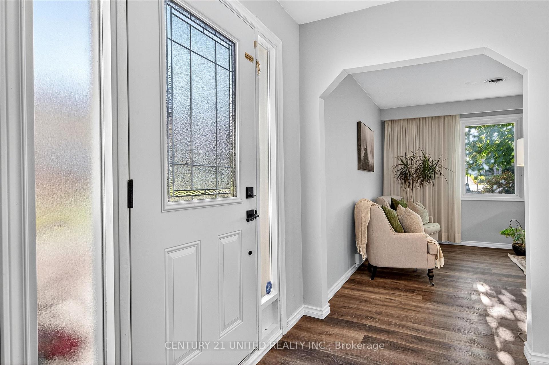 Photo 9 of 1037 Glebemount Crescent, Peterborough, Northcrest Ward 5 — HOMEH
