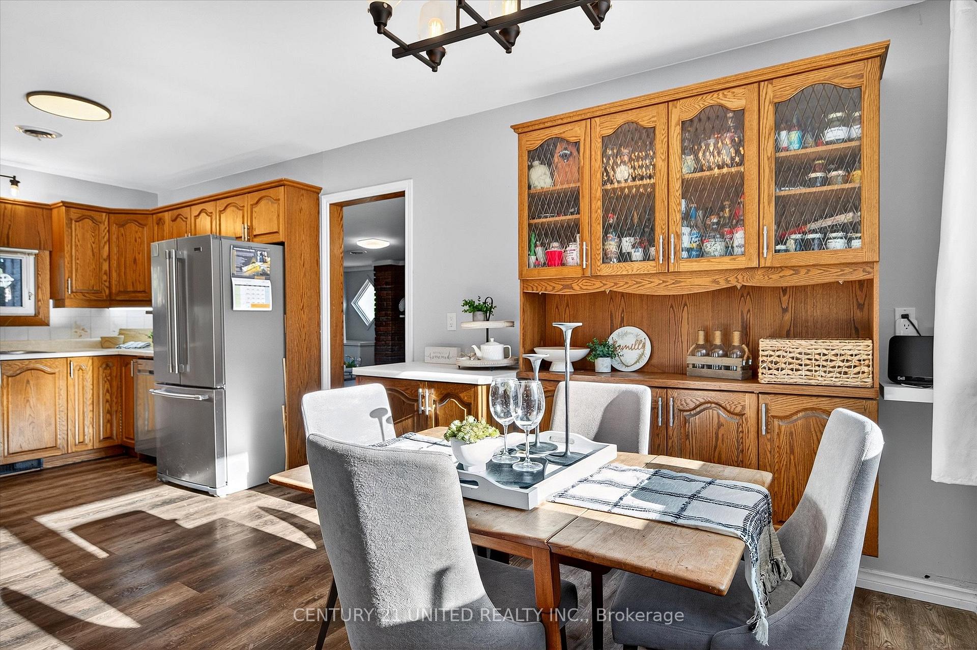 Photo 14 of 1037 Glebemount Crescent, Peterborough, Northcrest Ward 5 — HOMEH