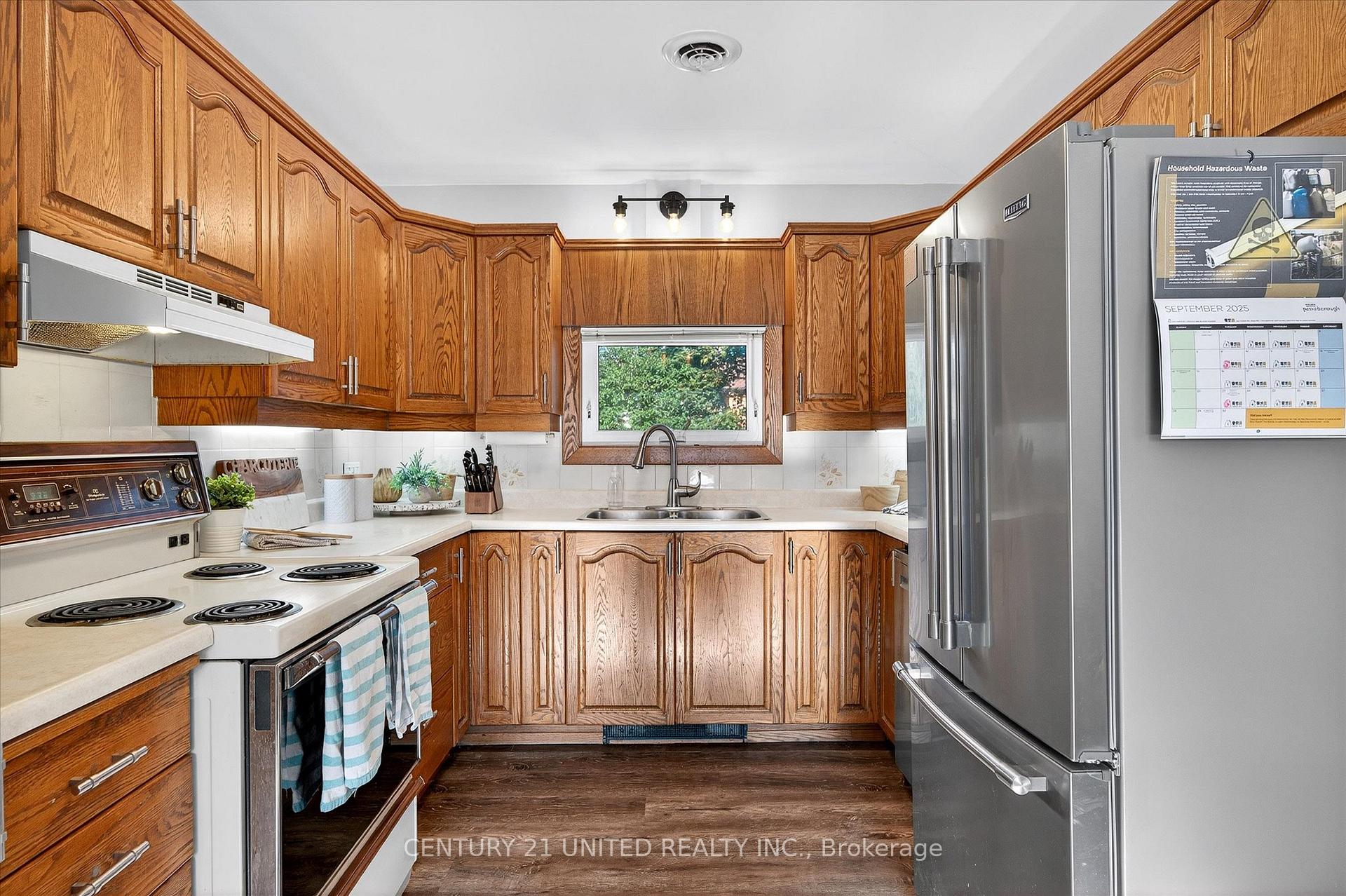 Photo 19 of 1037 Glebemount Crescent, Peterborough, Northcrest Ward 5 — HOMEH
