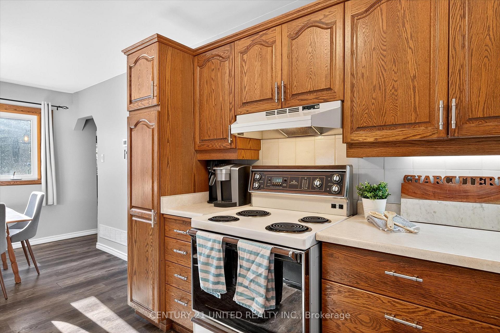 Photo 22 of 1037 Glebemount Crescent, Peterborough, Northcrest Ward 5 — HOMEH