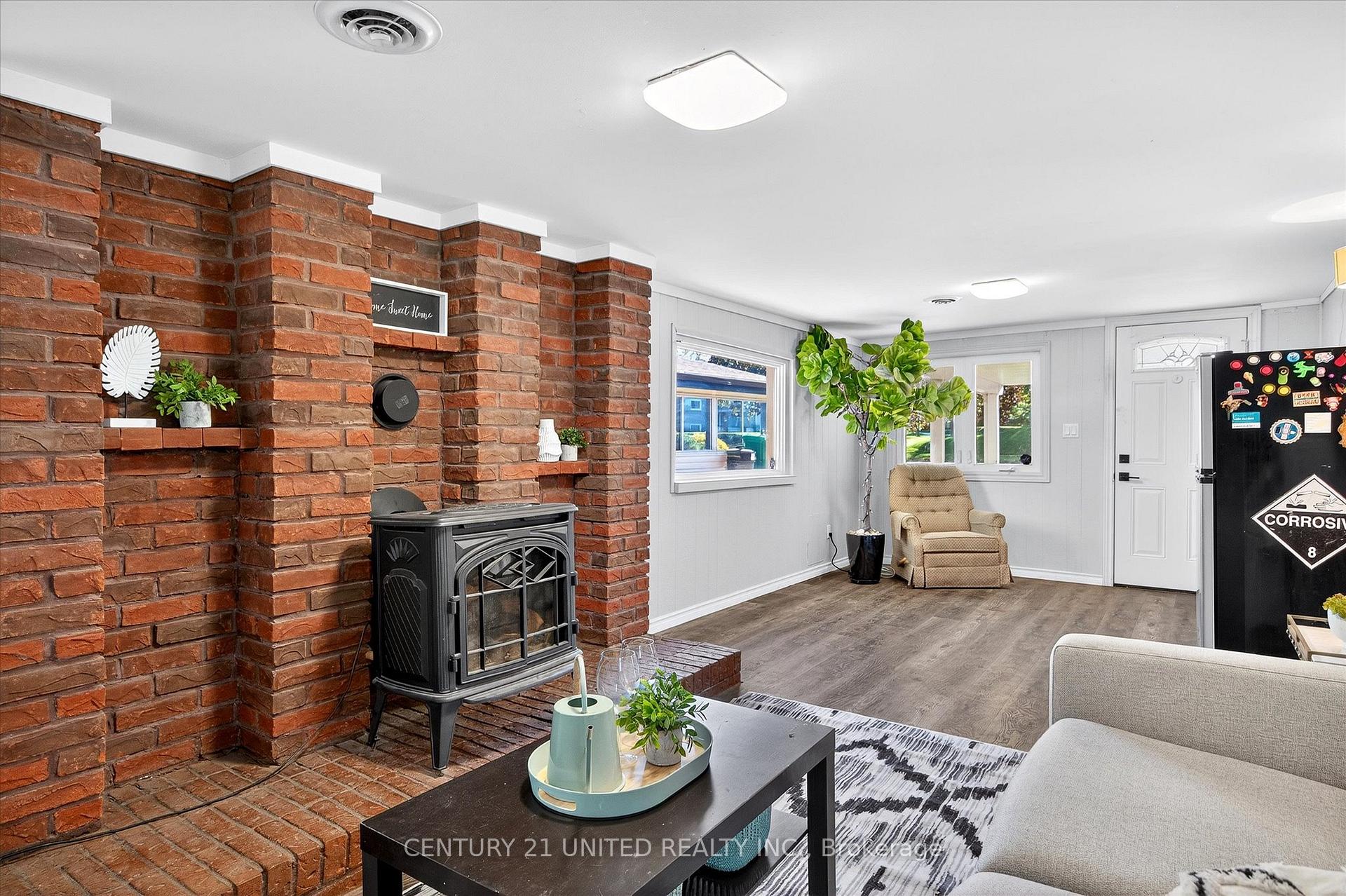 Photo 25 of 1037 Glebemount Crescent, Peterborough, Northcrest Ward 5 — HOMEH