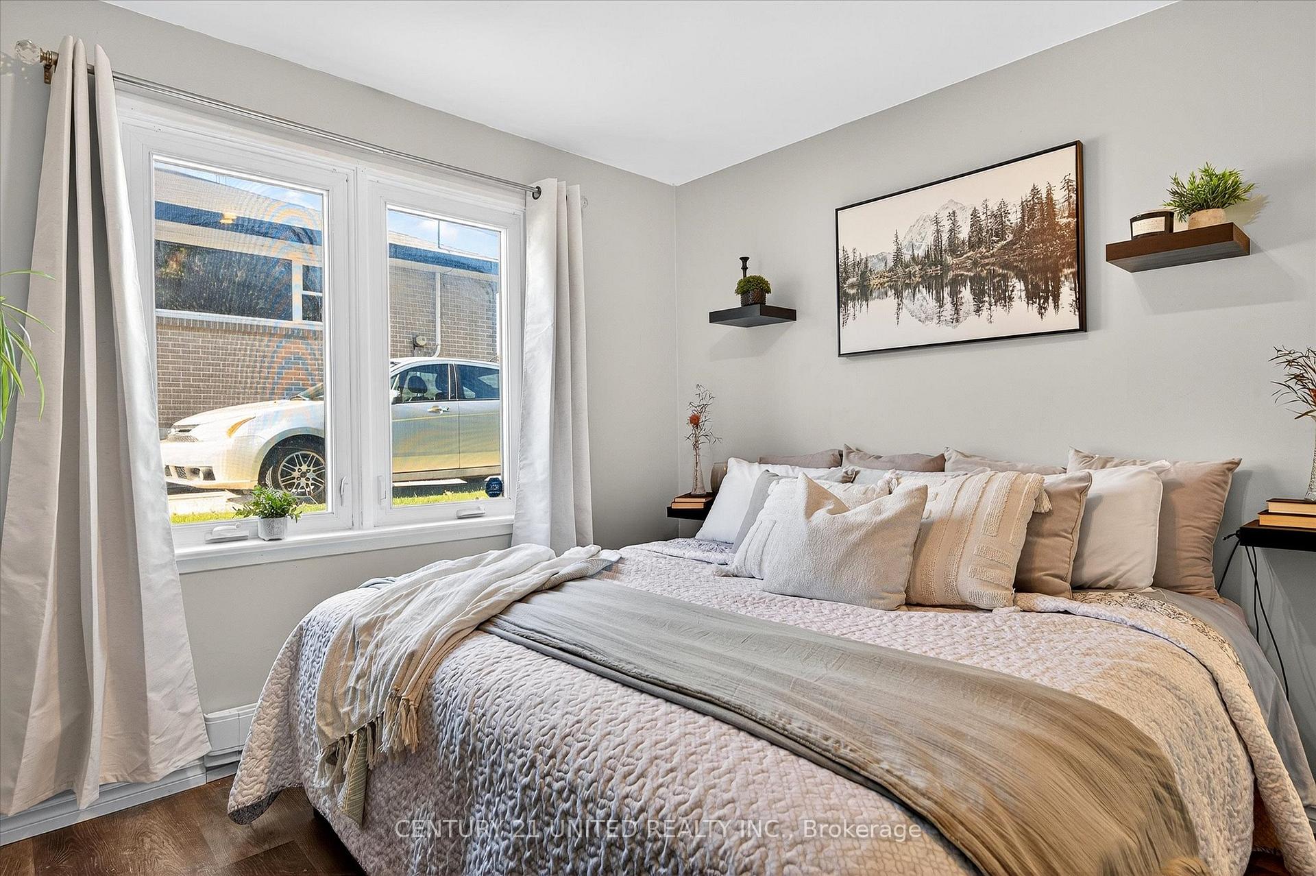 Photo 28 of 1037 Glebemount Crescent, Peterborough, Northcrest Ward 5 — HOMEH
