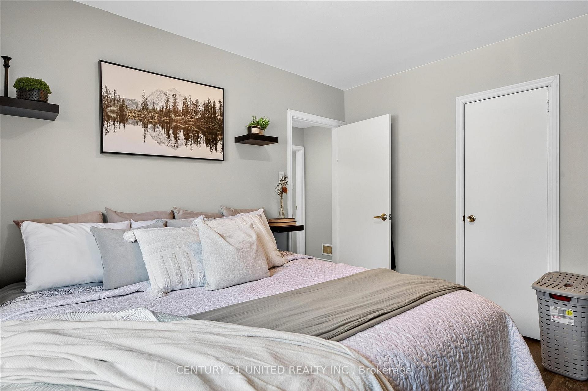 Photo 29 of 1037 Glebemount Crescent, Peterborough, Northcrest Ward 5 — HOMEH