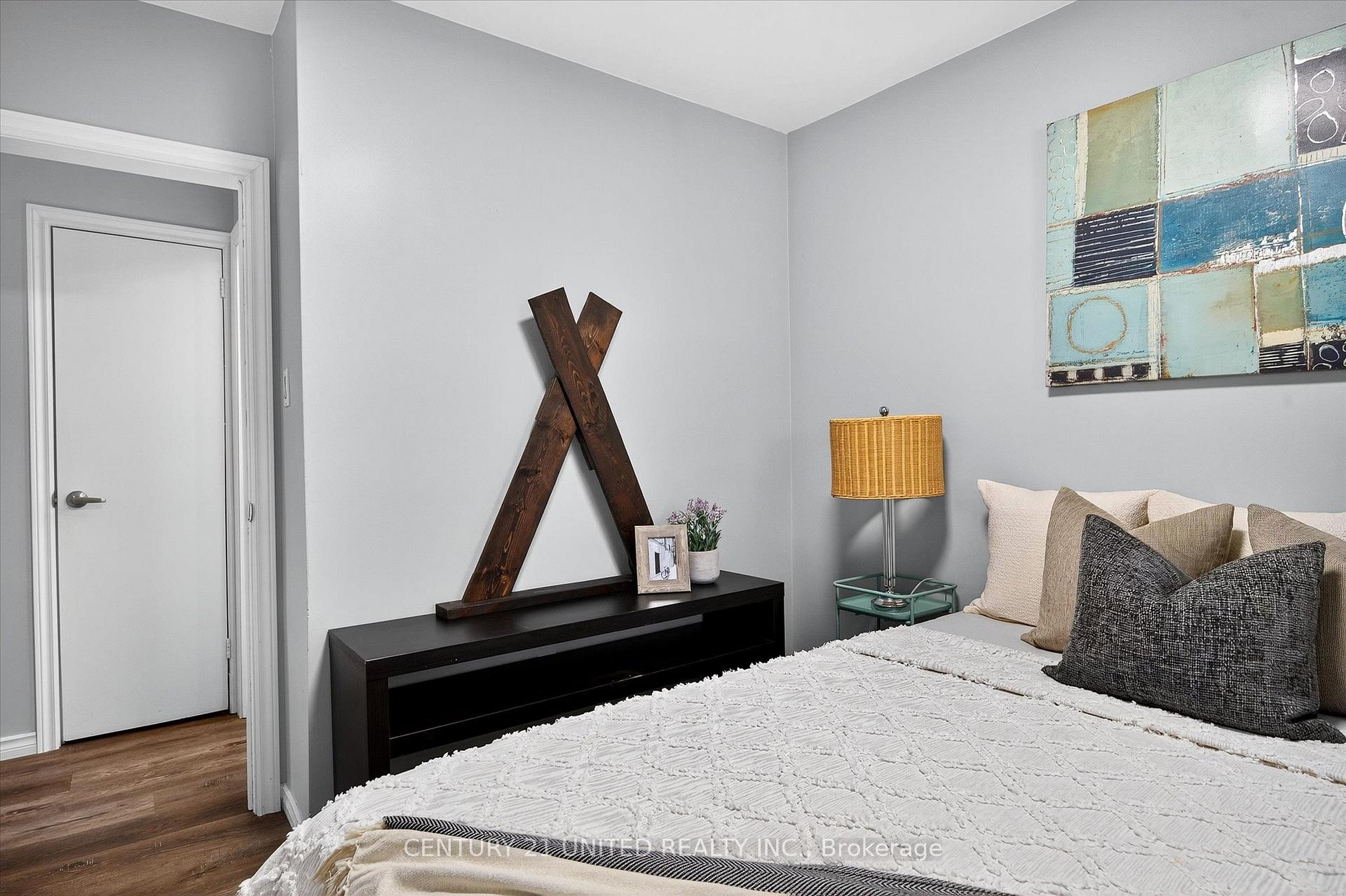 Photo 32 of 1037 Glebemount Crescent, Peterborough, Northcrest Ward 5 — HOMEH