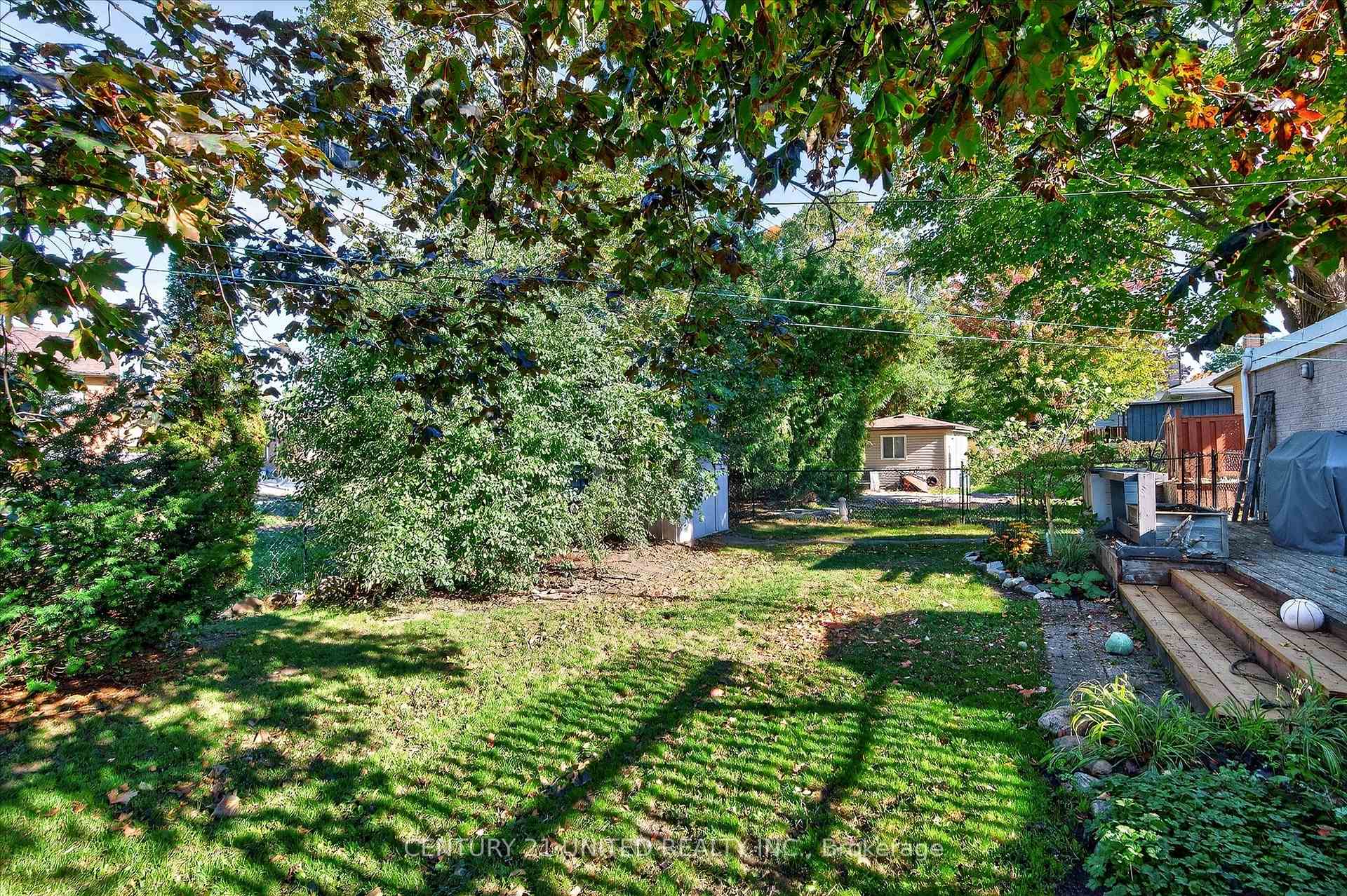 Photo 43 of 1037 Glebemount Crescent, Peterborough, Northcrest Ward 5 — HOMEH
