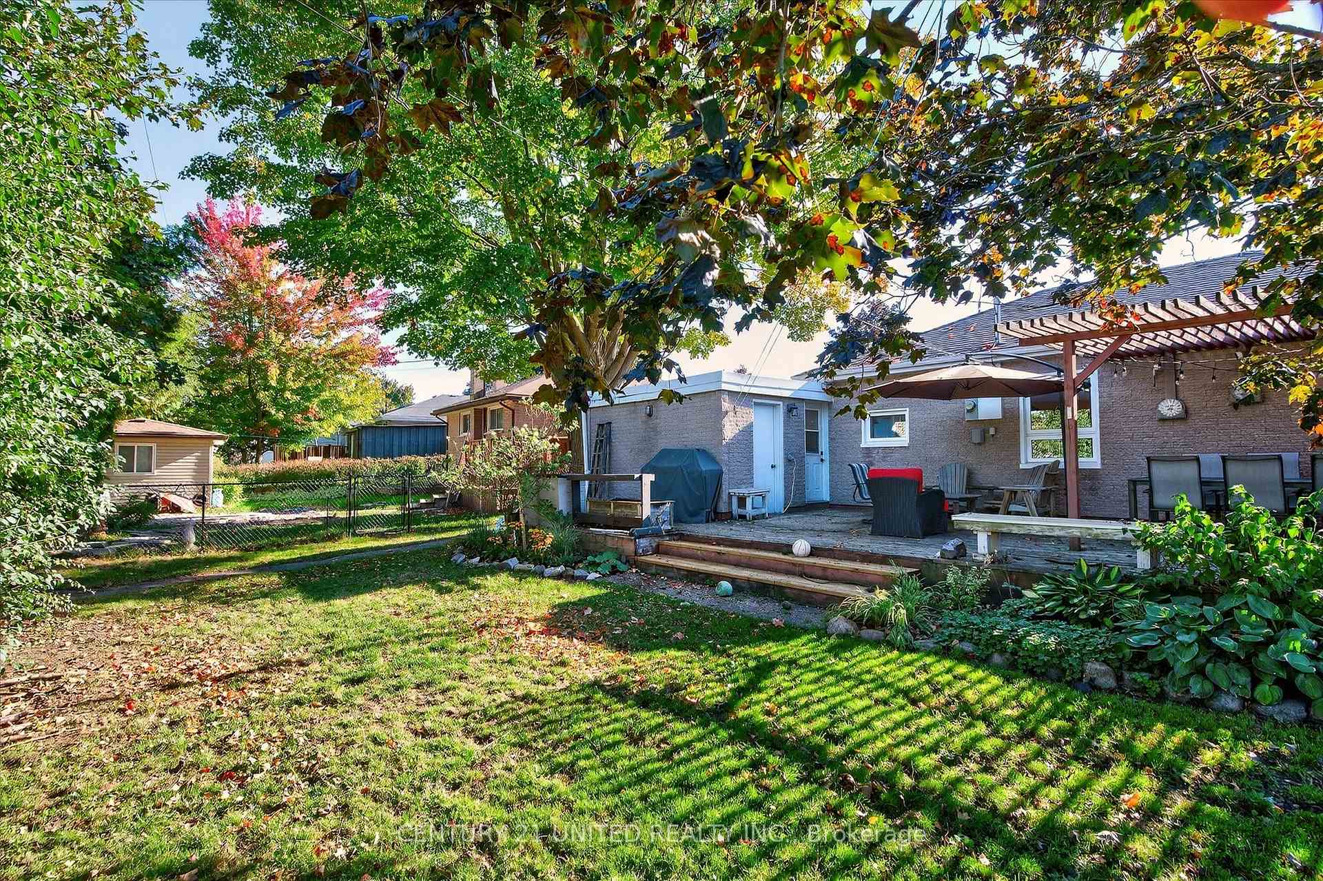 Photo 44 of 1037 Glebemount Crescent, Peterborough, Northcrest Ward 5 — HOMEH