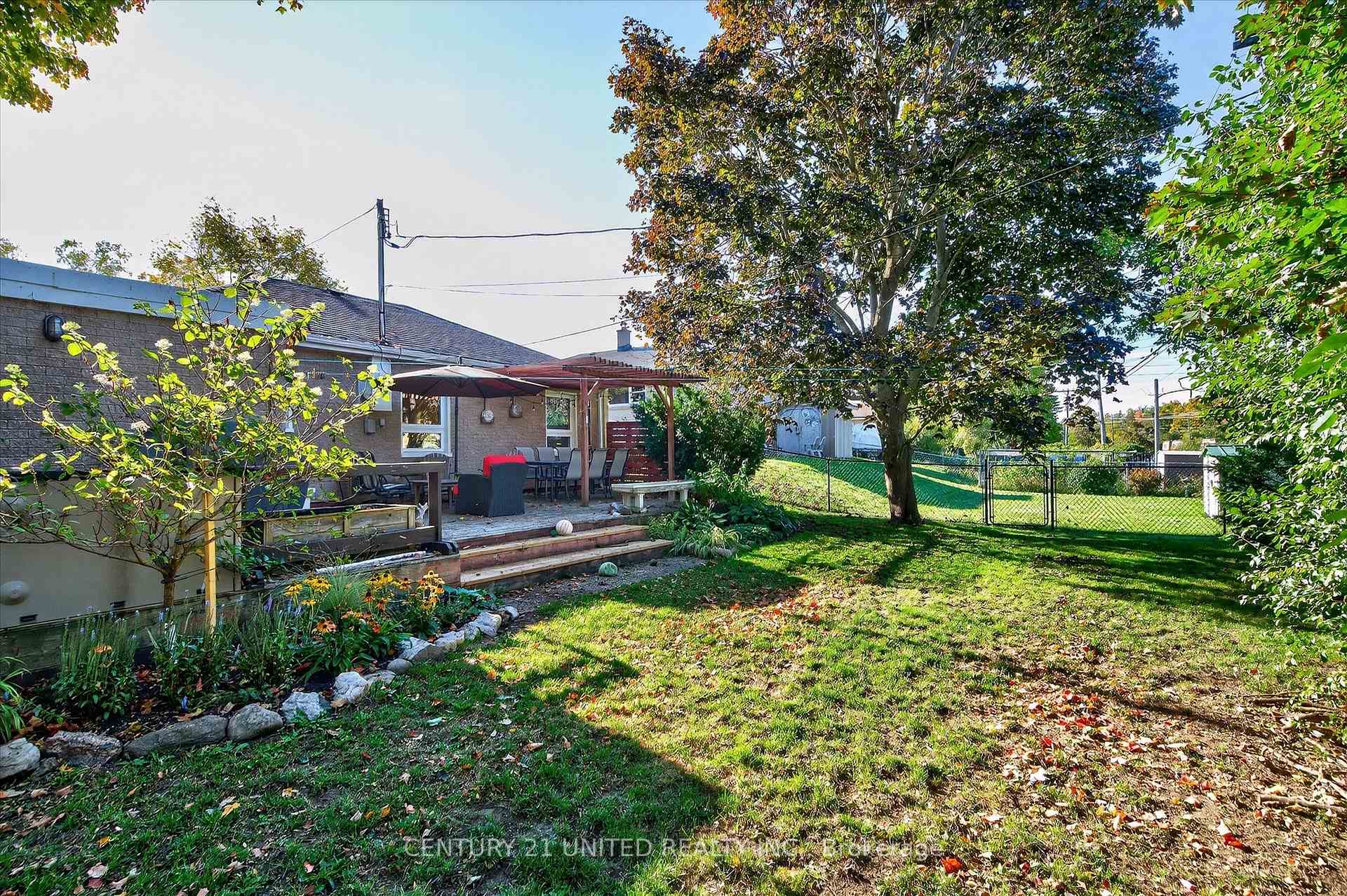 Photo 45 of 1037 Glebemount Crescent, Peterborough, Northcrest Ward 5 — HOMEH