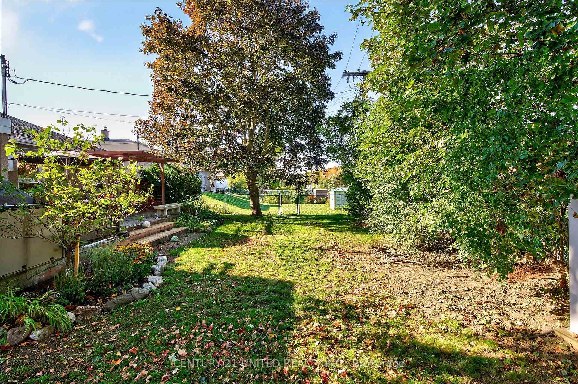 Photo 46 of 1037 Glebemount Crescent, Peterborough, Northcrest Ward 5 — HOMEH