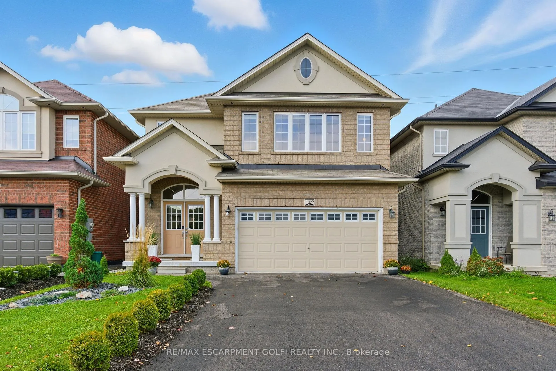 Photo 2 of 142 Irwin Avenue, Hamilton, Meadowlands — HOMEH