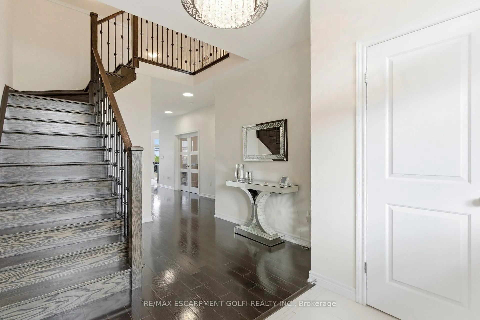 Photo 14 of 142 Irwin Avenue, Hamilton, Meadowlands — HOMEH
