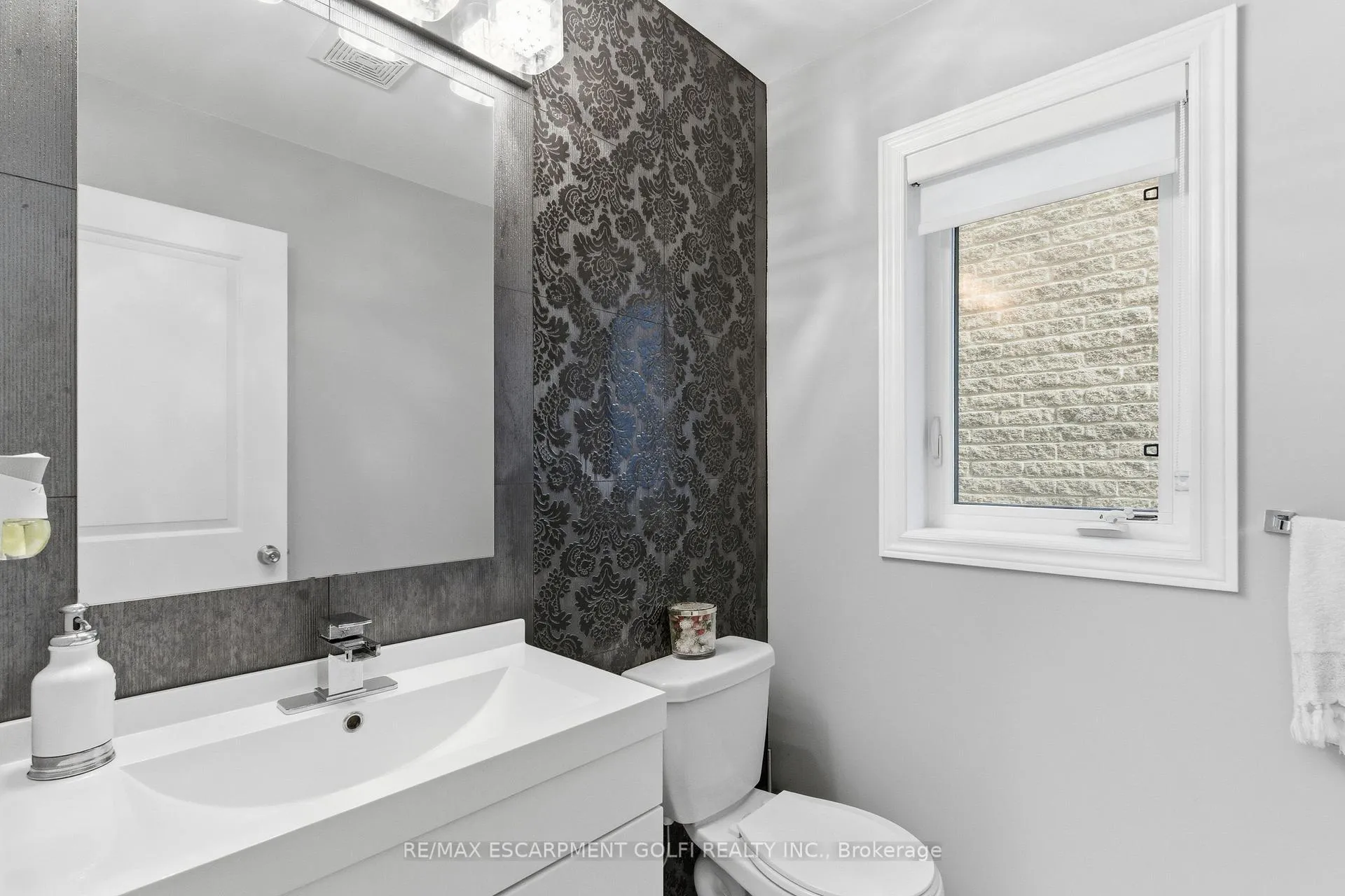 Photo 22 of 142 Irwin Avenue, Hamilton, Meadowlands — HOMEH