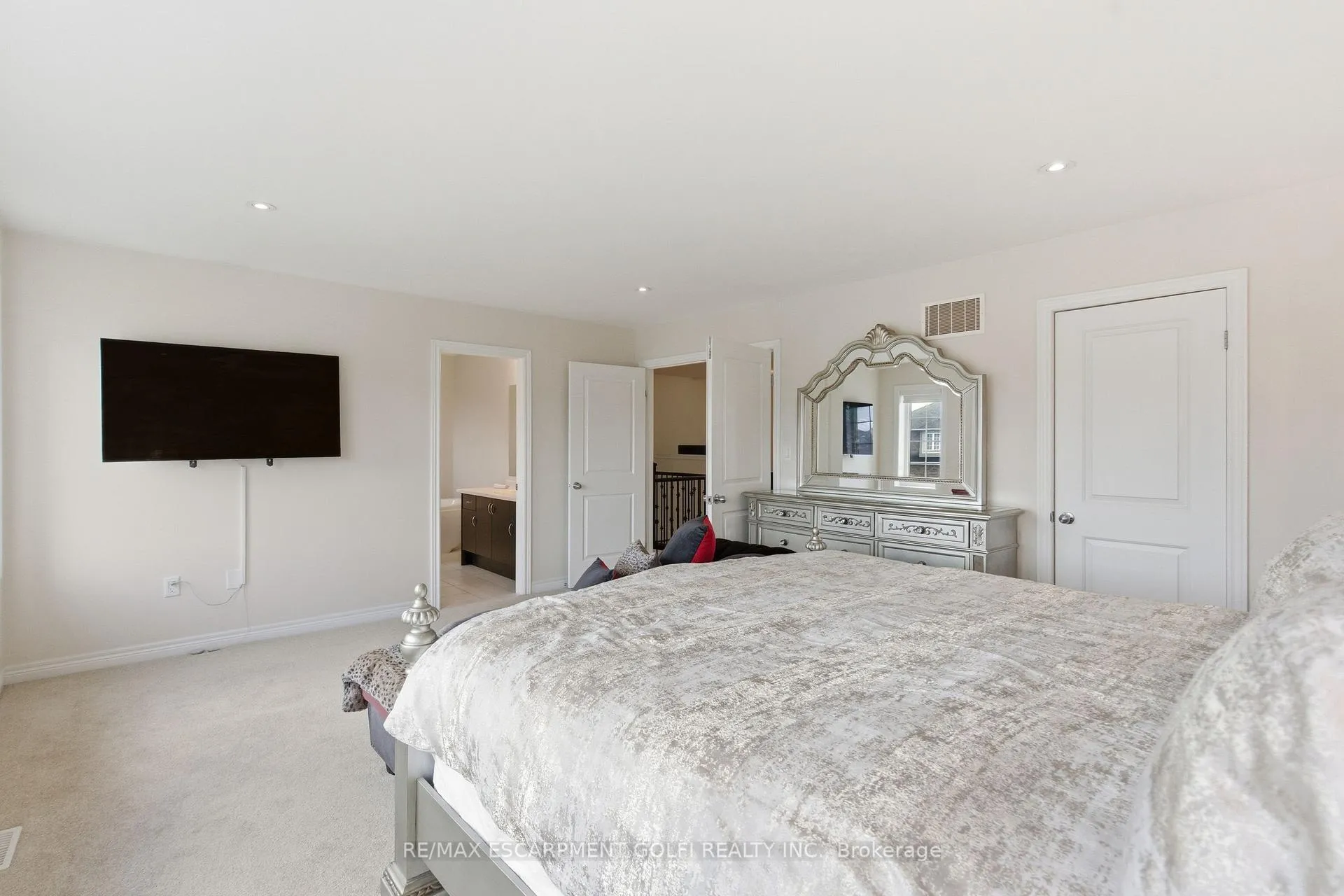 Photo 85 of 142 Irwin Avenue, Hamilton, Meadowlands — HOMEH