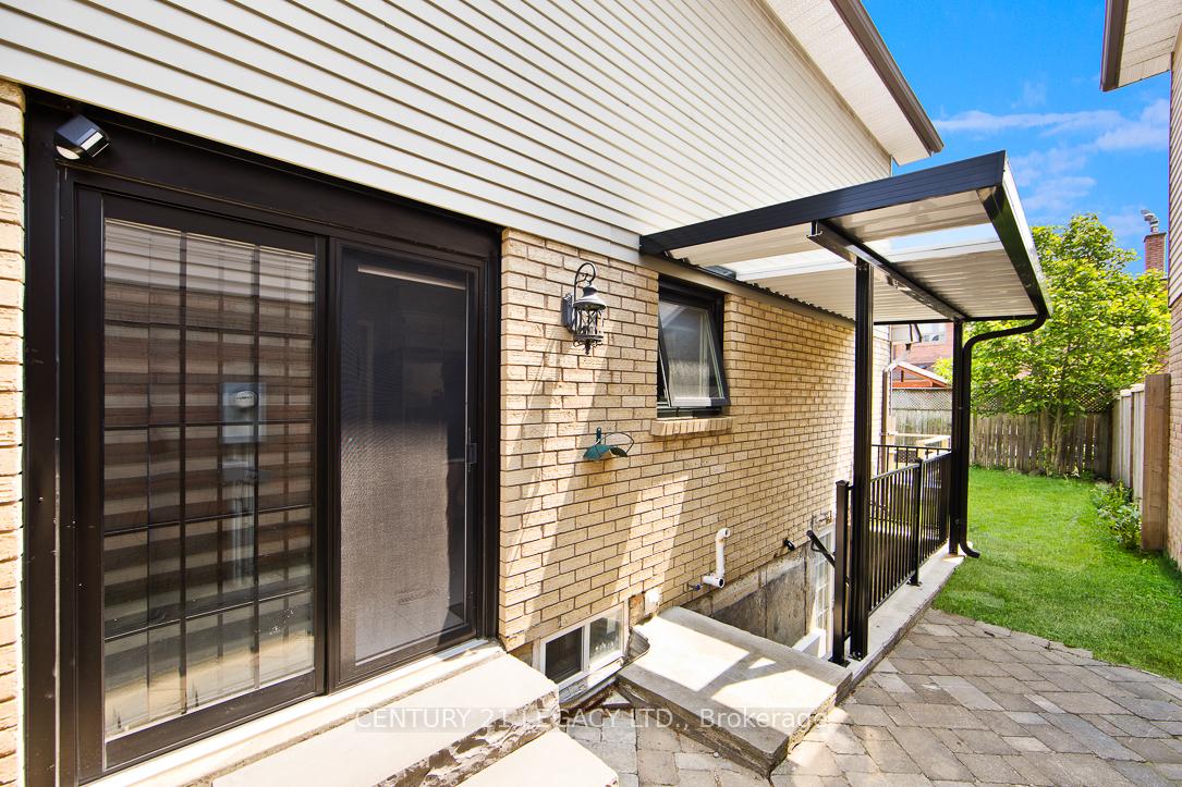 Photo 7 of Unit Basement, 21 Mara Crescent, Brampton, Downtown Brampton — HOMEH