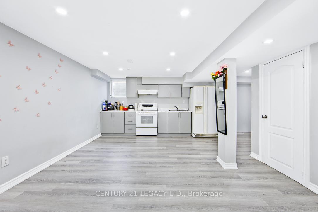 Photo 4 of Unit Basement, 21 Mara Crescent, Brampton, Downtown Brampton — HOMEH