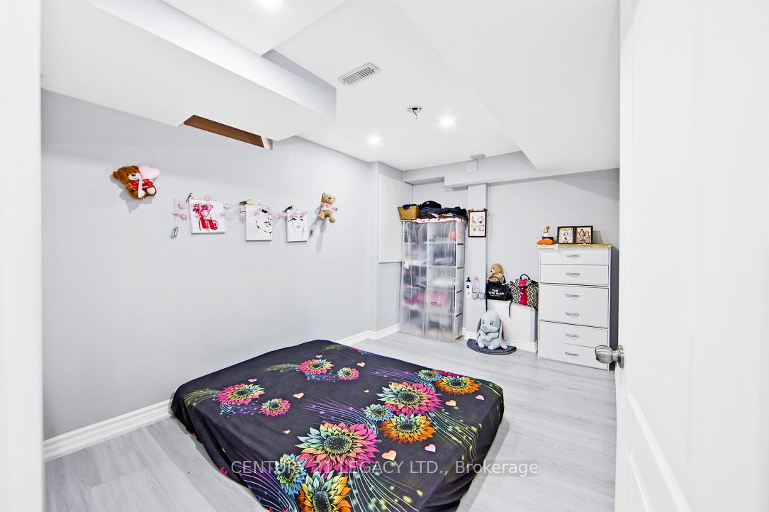 Photo 6 of Unit Basement, 21 Mara Crescent, Brampton, Downtown Brampton — HOMEH