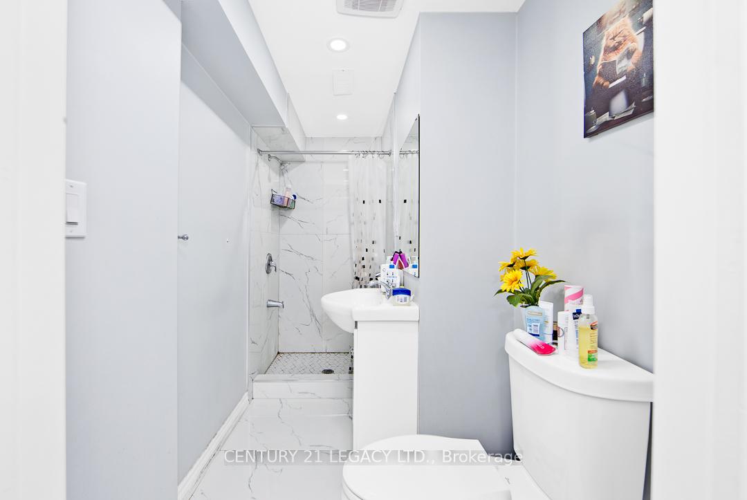 Photo 5 of Unit Basement, 21 Mara Crescent, Brampton, Downtown Brampton — HOMEH