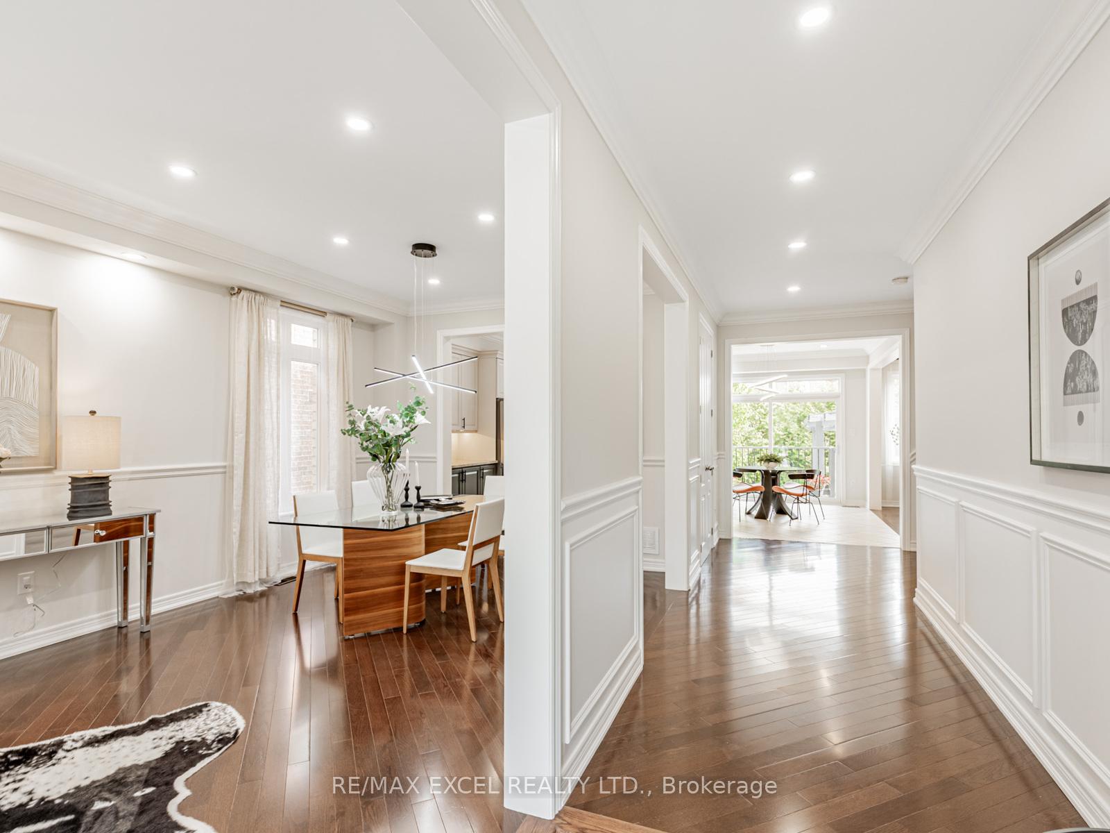 Photo 3 of 7 Thornhill Ravines Crescent, Vaughan, Patterson — HOMEH