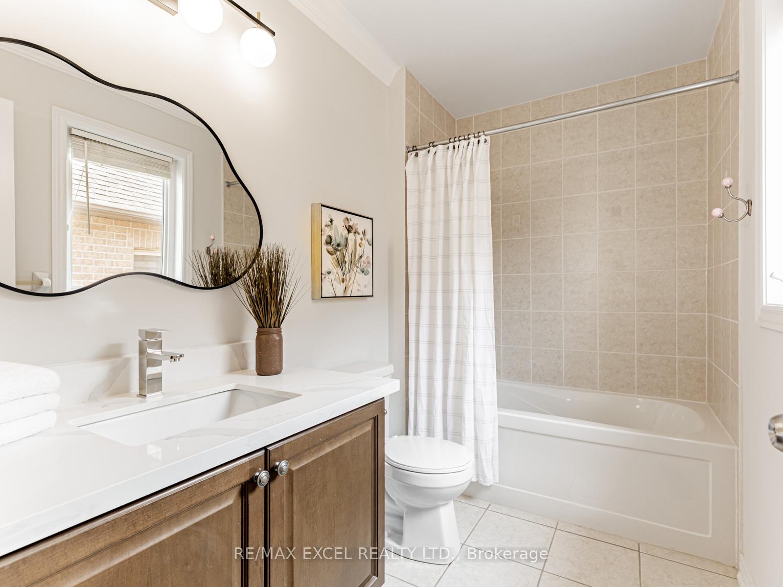 Photo 18 of 7 Thornhill Ravines Crescent, Vaughan, Patterson — HOMEH